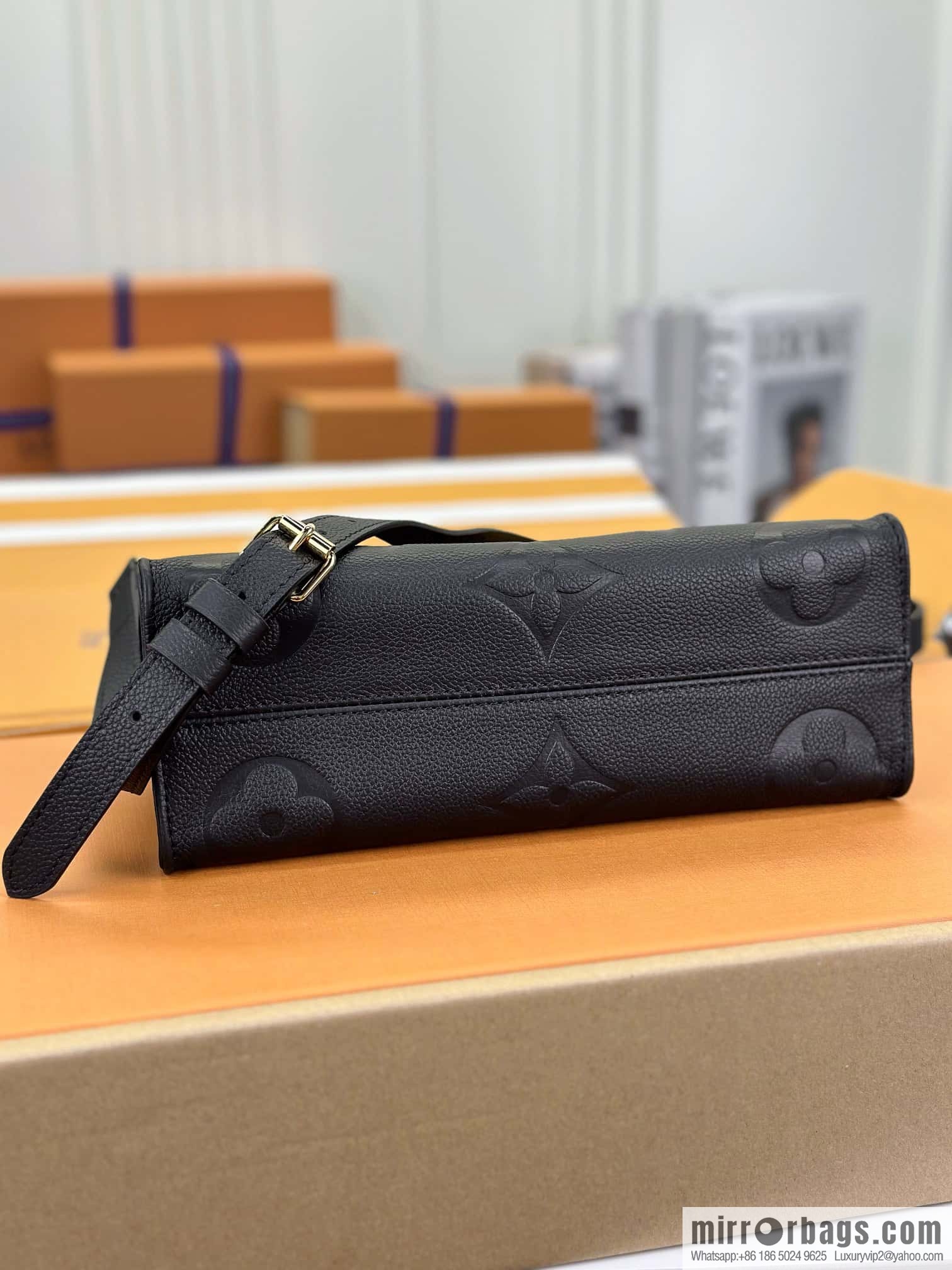 LV M23640 ONTHEGO EAST WEST BAG