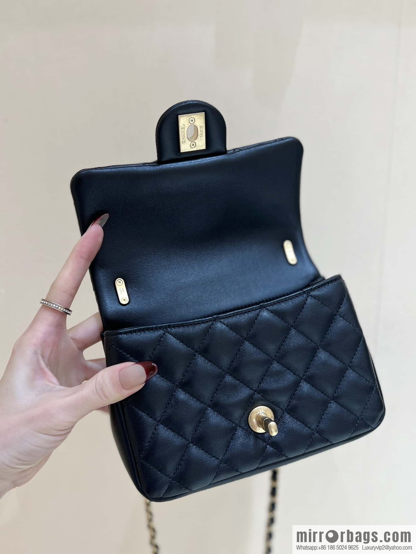 CHANEL 24P Spring and Summer Preview Series Limited Edition Pearl Square Fatty AS4385 black