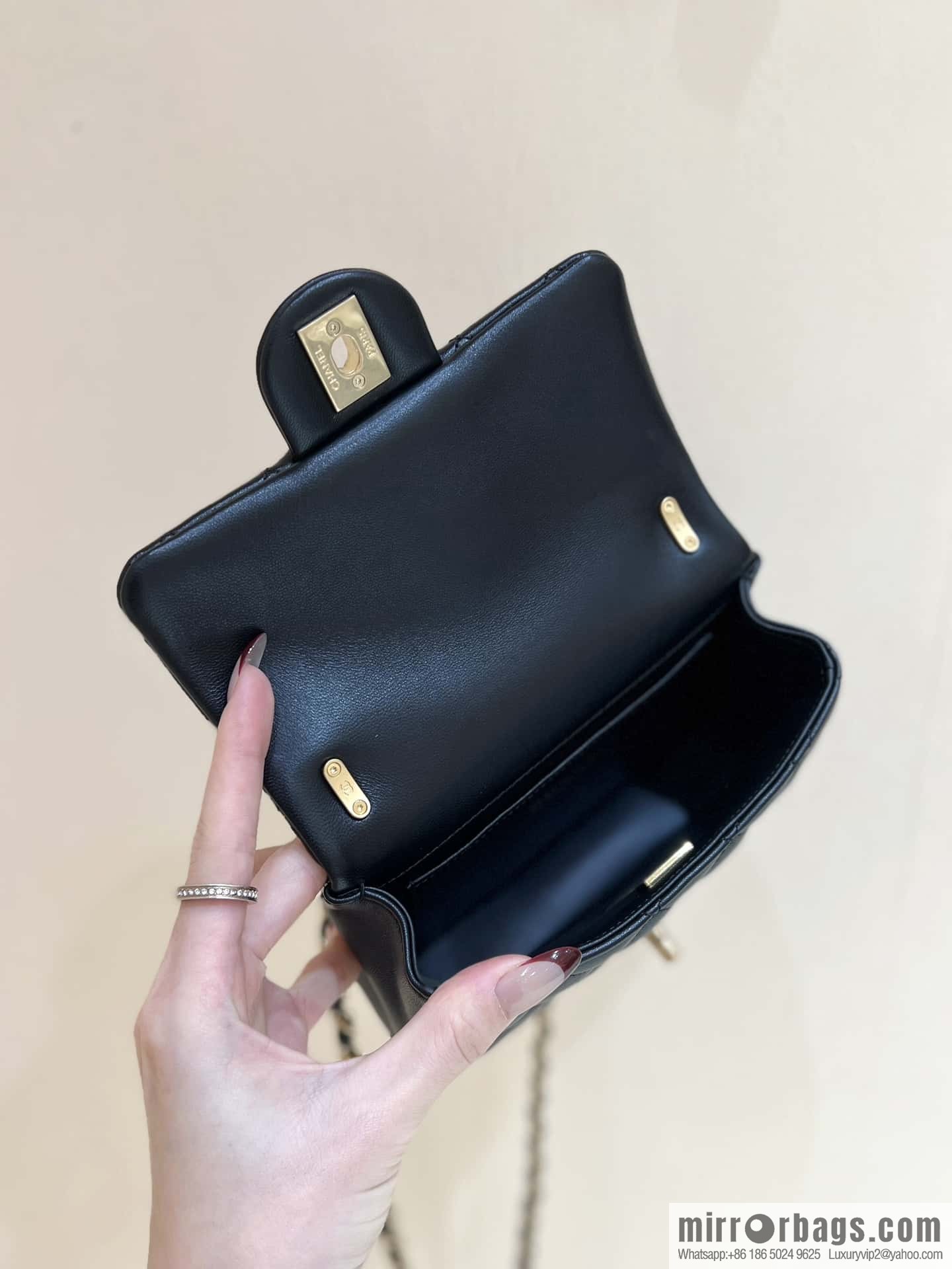 CHANEL 24P Spring and Summer Preview Series Limited Edition Pearl Square Fatty AS4385 black