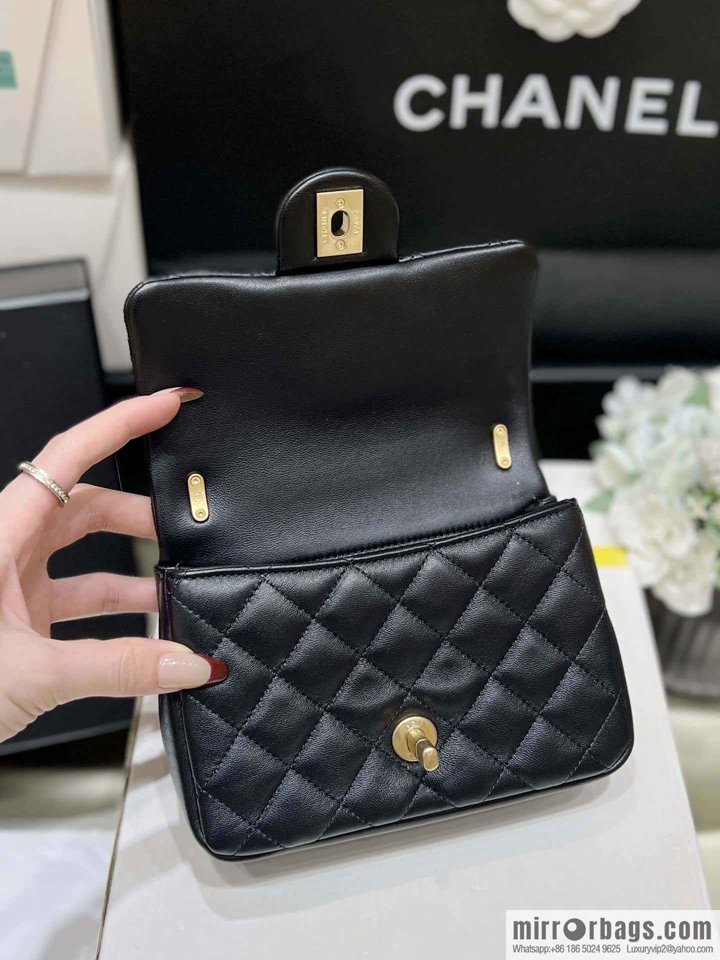 CHANEL 24P Spring and Summer Preview Series Limited Edition Pearl Square Fatty AS4385 black