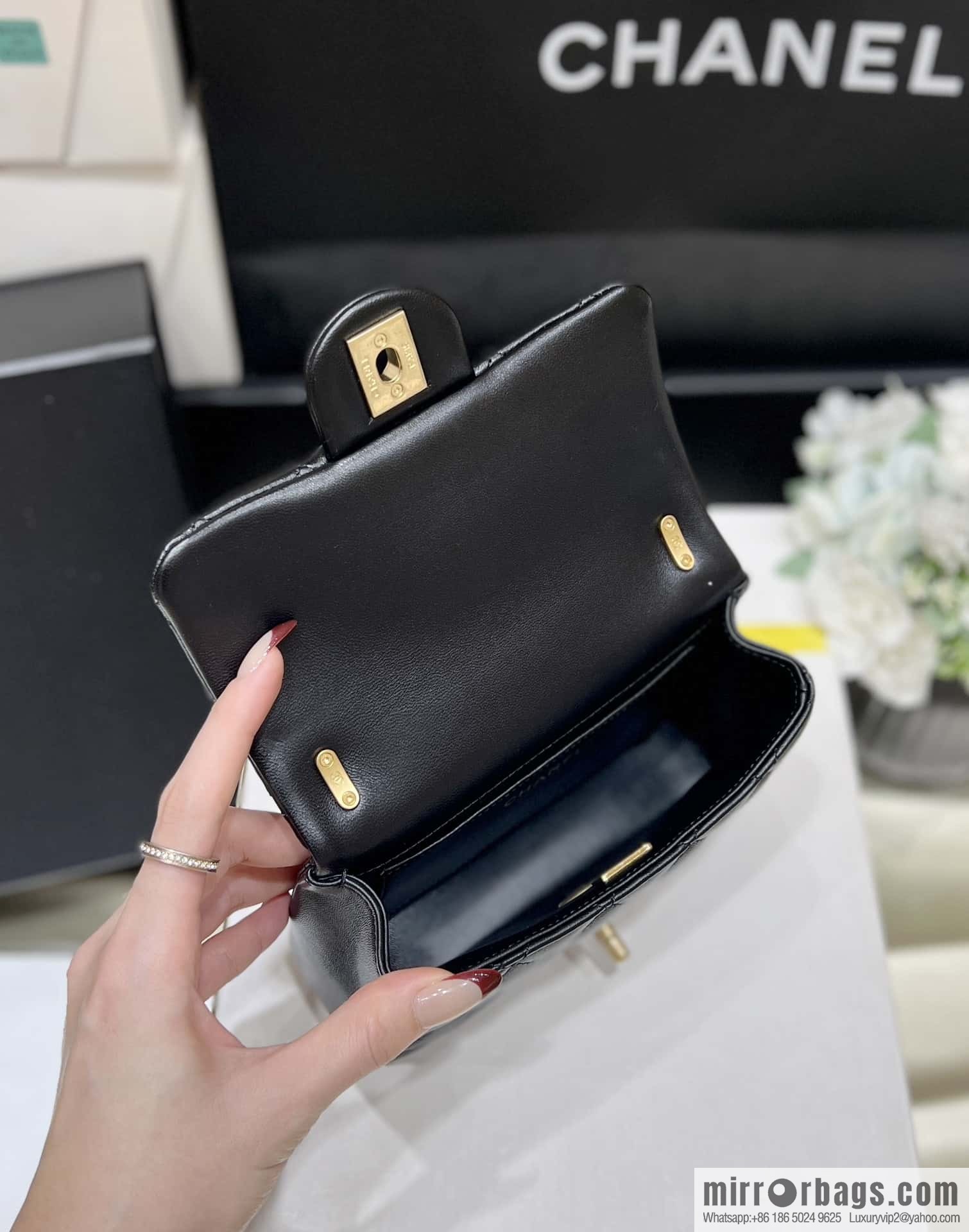 CHANEL 24P Spring and Summer Preview Series Limited Edition Pearl Square Fatty AS4385 black