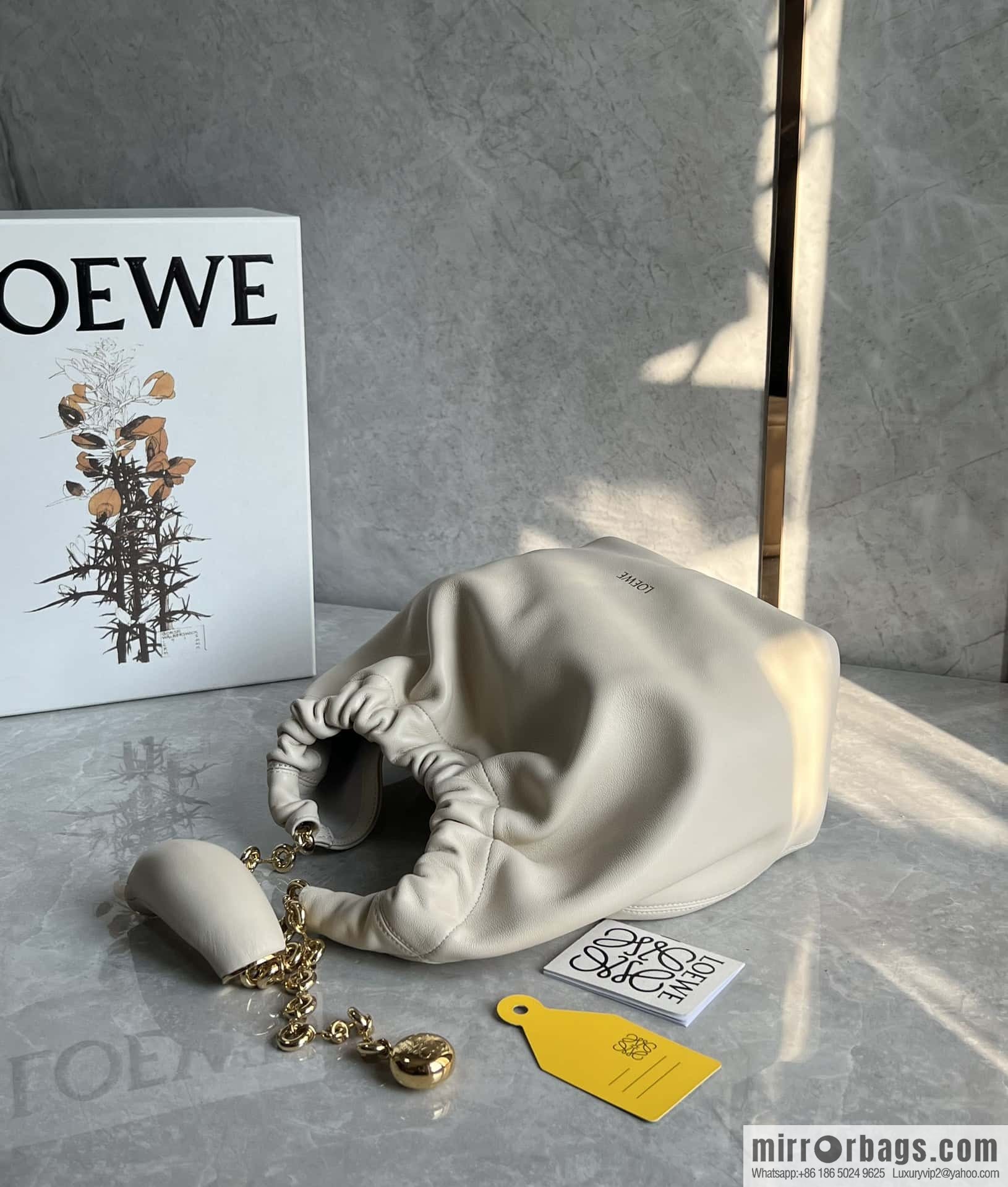 LOEWE Squeezed Underarm Bag 0701 White 29.5CM
