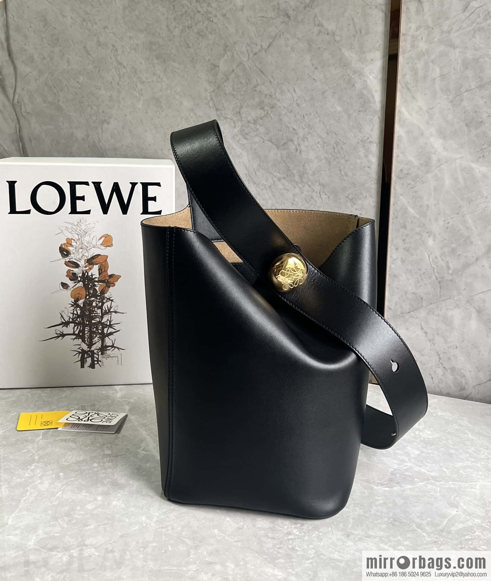 LOEWE Pebble bucket bag 0703 black 24.5CM