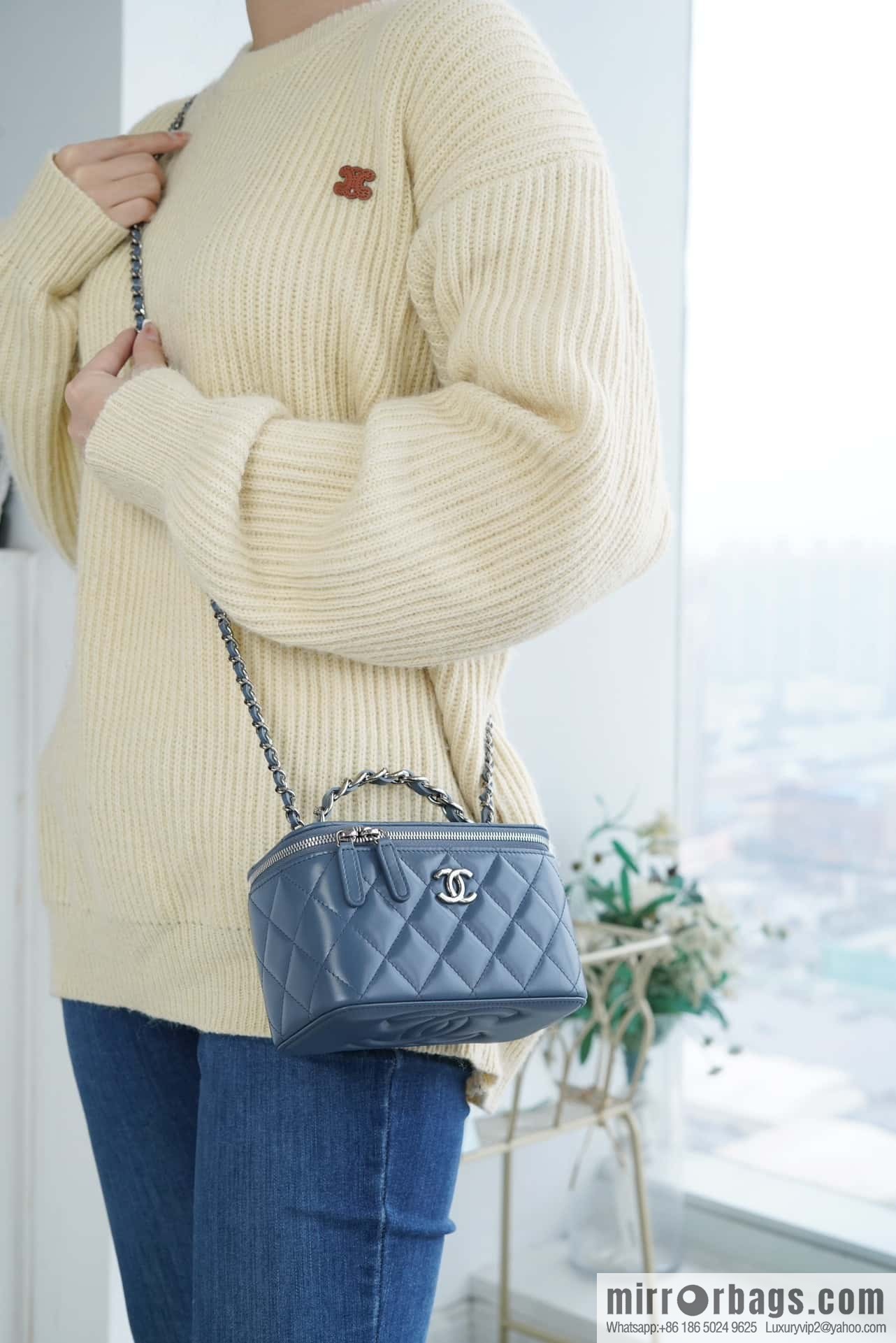 𝗖𝗛𝗔𝗡𝗘𝗟 𝟮𝟯𝗸 rhinestone handle long box, haze blue 🔜 AP3593