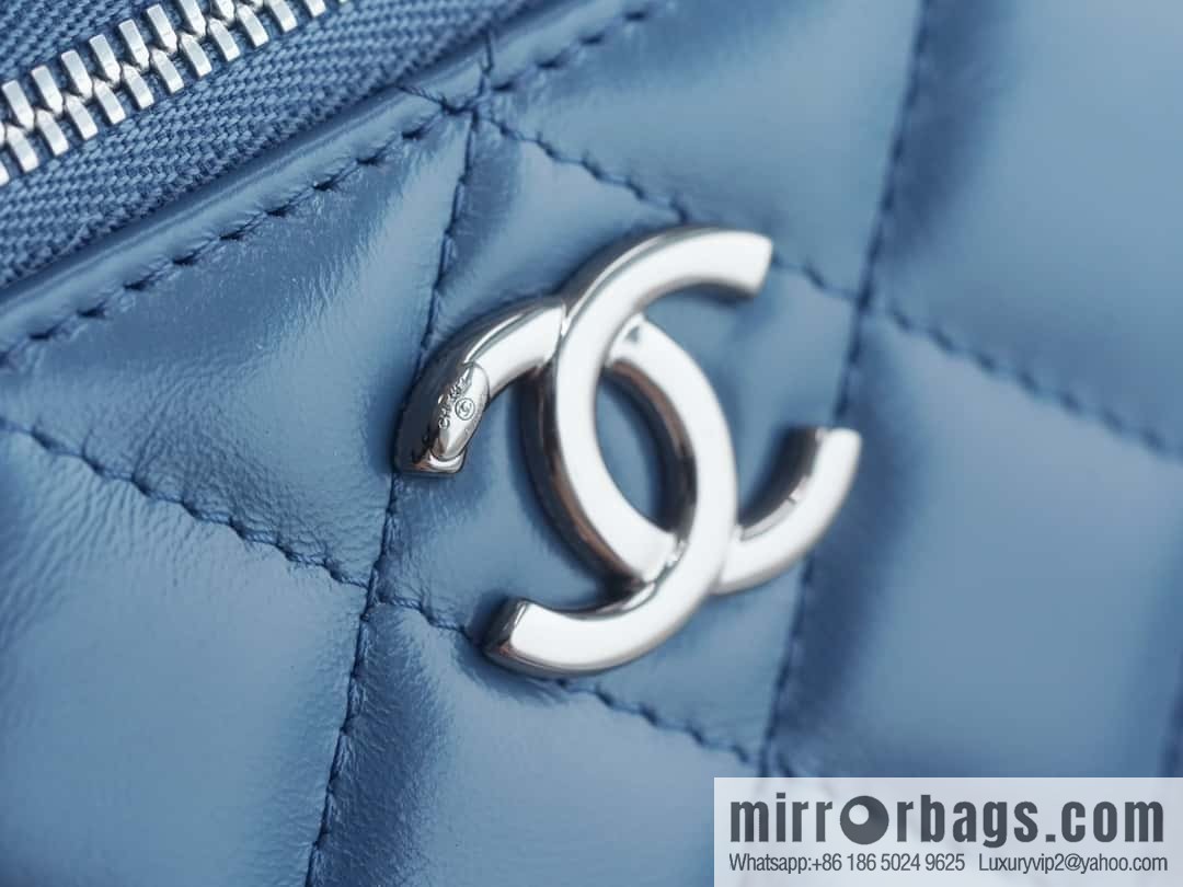 𝗖𝗛𝗔𝗡𝗘𝗟 𝟮𝟯𝗸 rhinestone handle long box, haze blue 🔜 AP3593