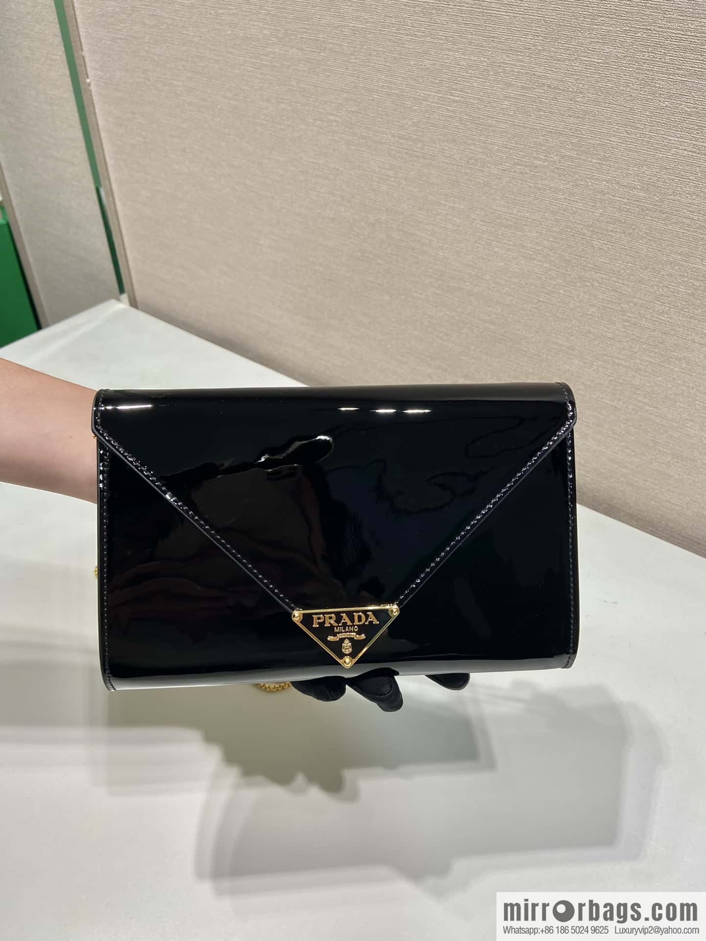PRADA 🎉 patent leather envelope bag 🎉 1Bp051 handbag black