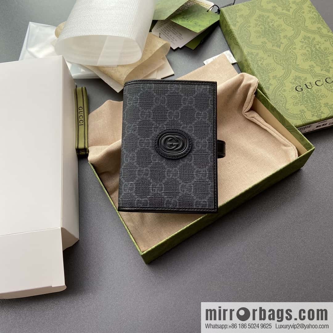 GUCCI G Replica Luxury Handbag Decoration Interlocking Double G Label Passport Holder 724562