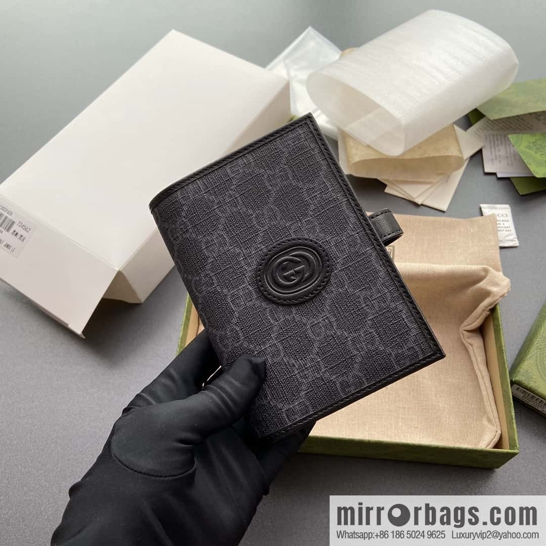 GUCCI G Replica Luxury Handbag Decoration Interlocking Double G Label Passport Holder 724562