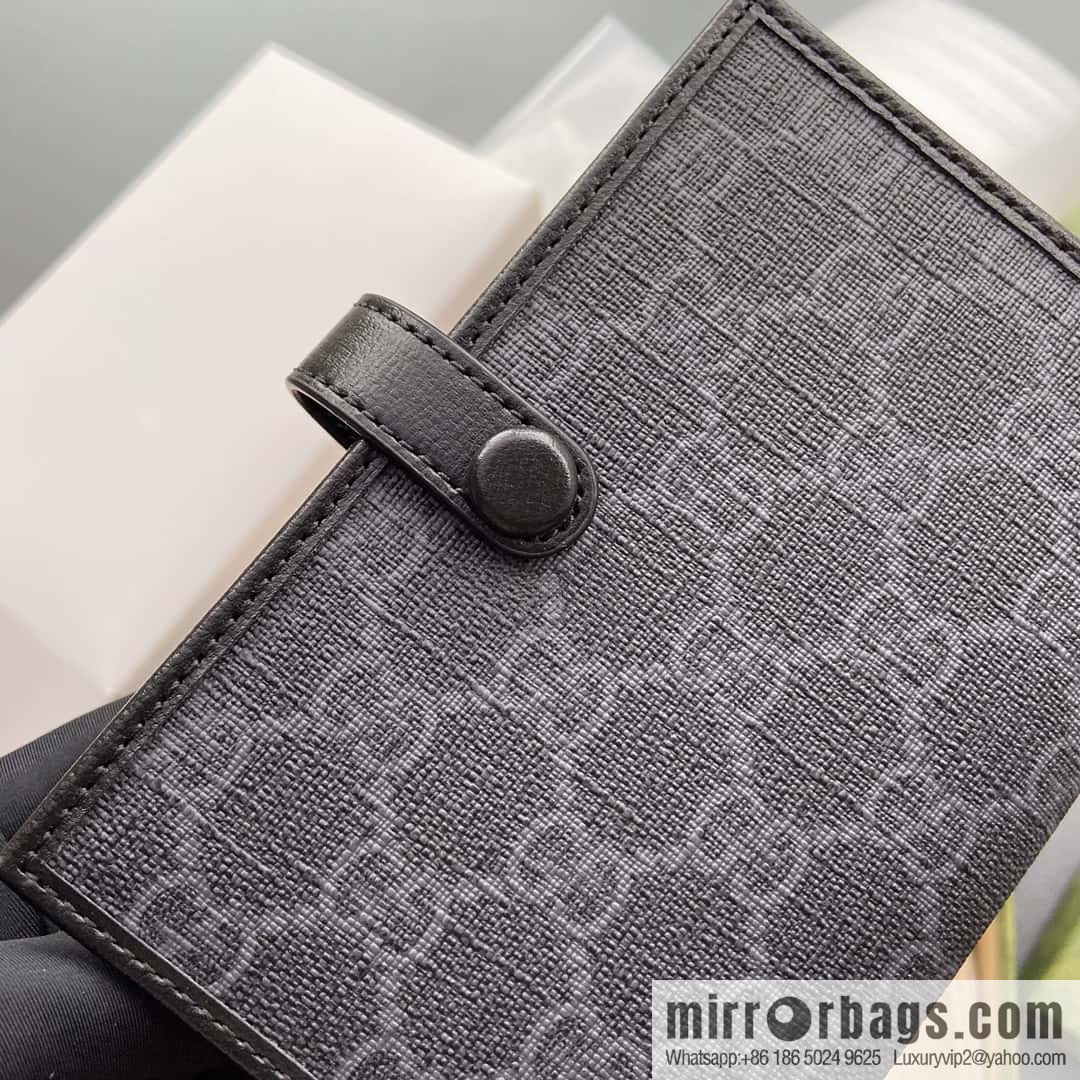 GUCCI G Replica Luxury Handbag Decoration Interlocking Double G Label Passport Holder 724562