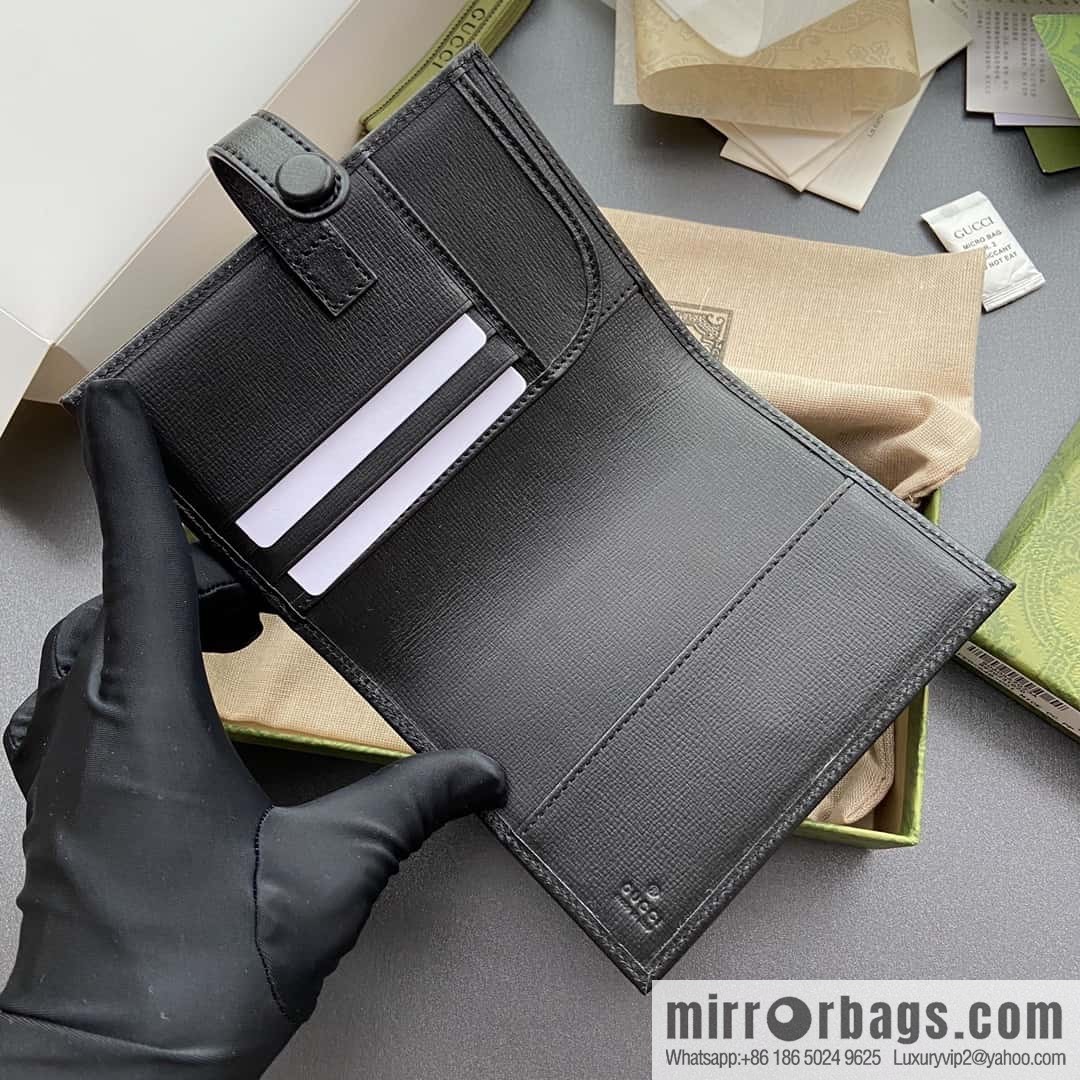GUCCI G Replica Luxury Handbag Decoration Interlocking Double G Label Passport Holder 724562