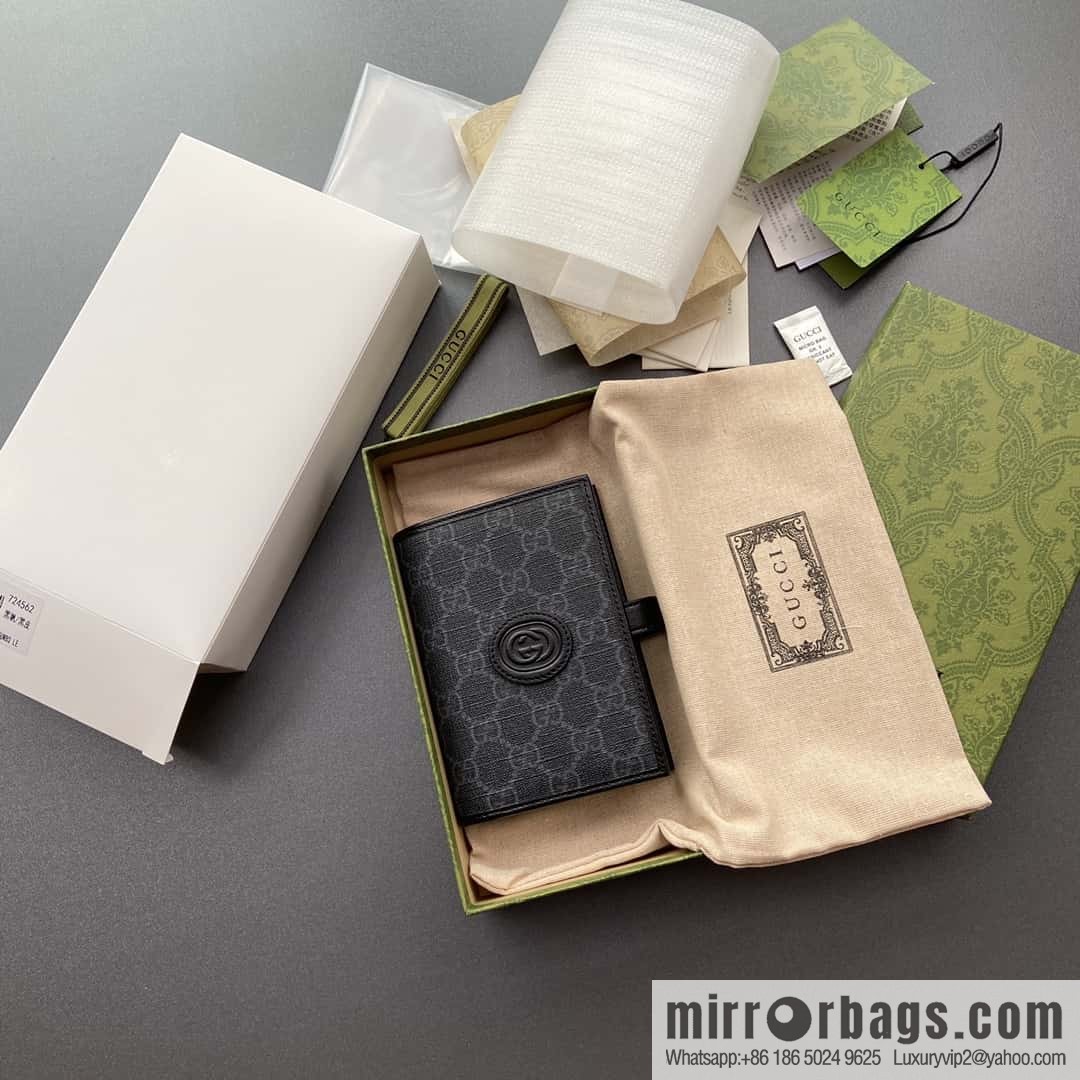 GUCCI G Replica Luxury Handbag Decoration Interlocking Double G Label Passport Holder 724562
