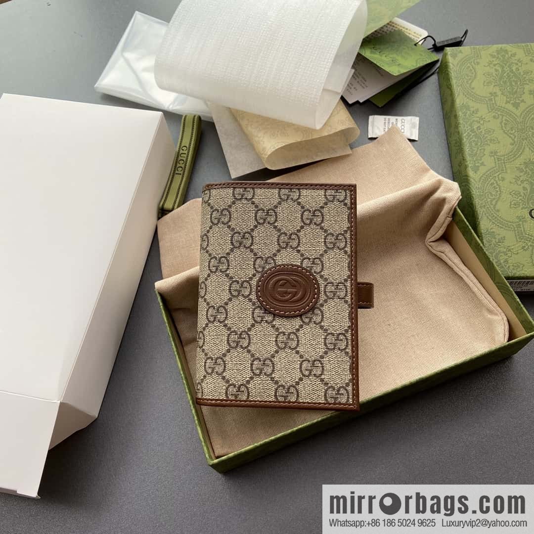 GUCCI G Replica Luxury Handbag Decoration Interlocking Double G Label Passport Holder 724562