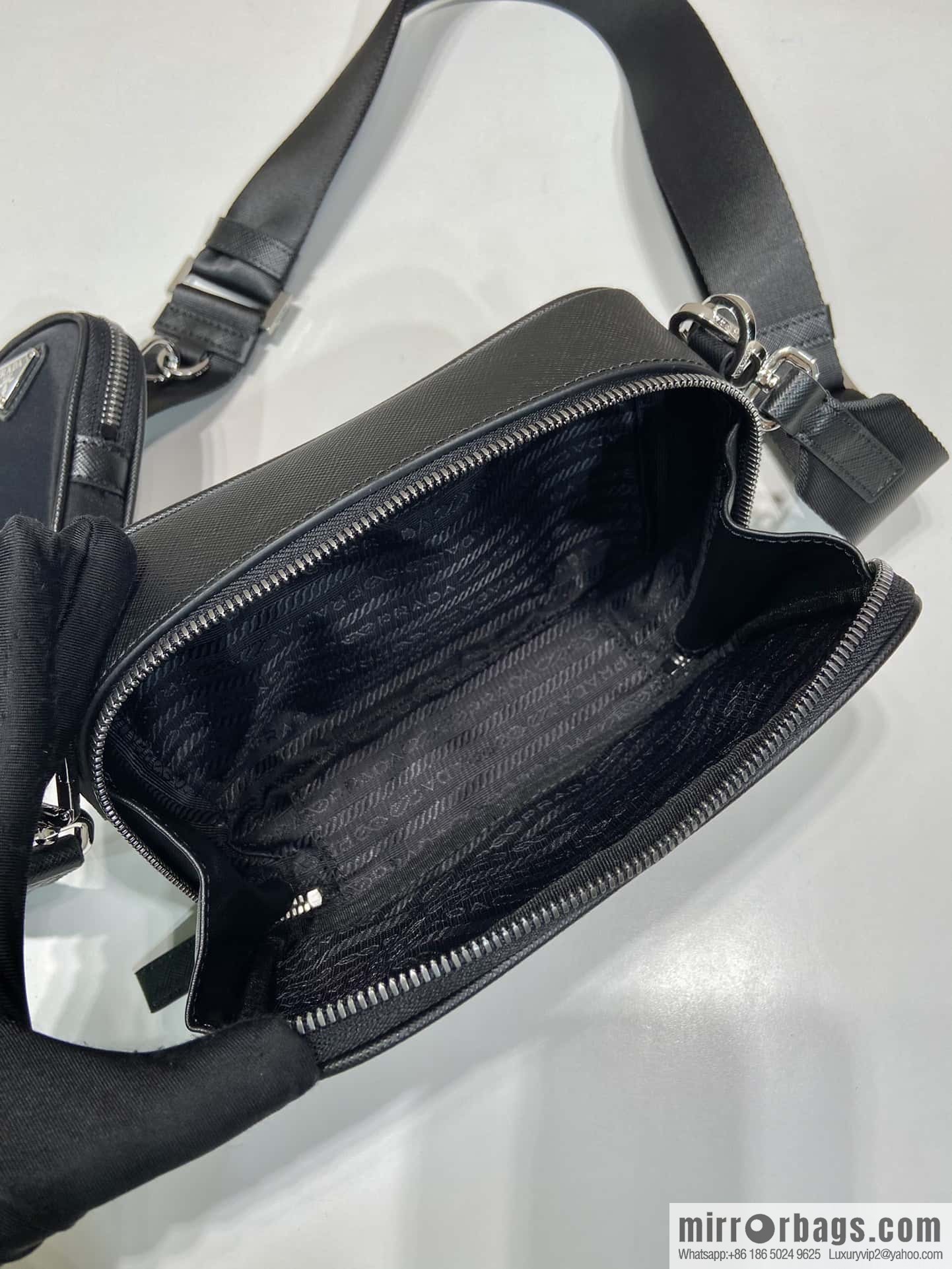 PRADA 🎉 new small messenger bag 🎉 2VH070/cross pattern🎉🎉