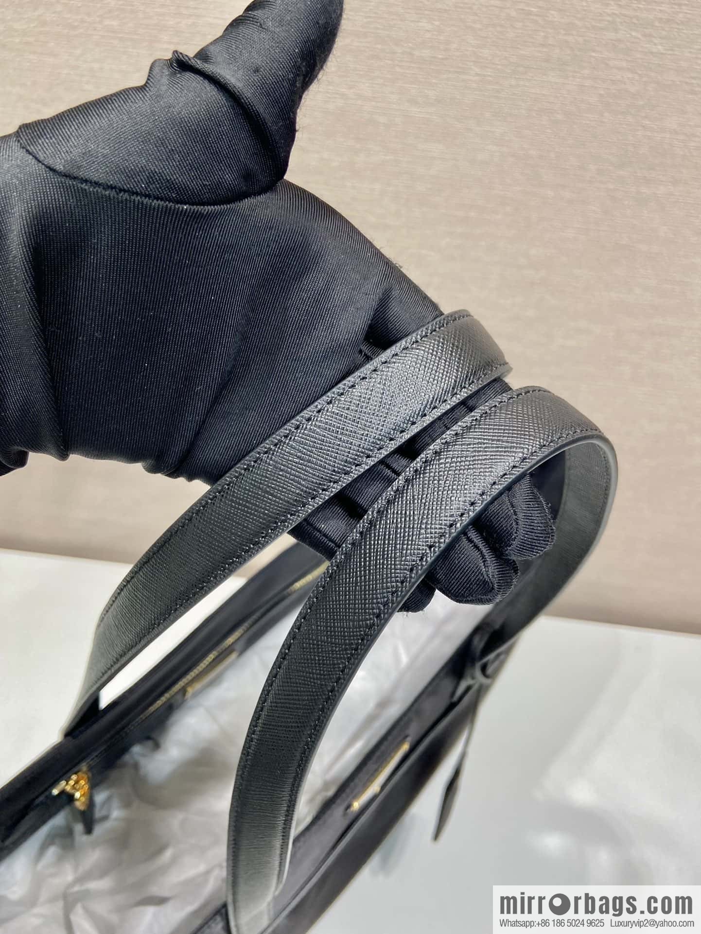 PRADA ๐ new tote bag ๐ 1BG527