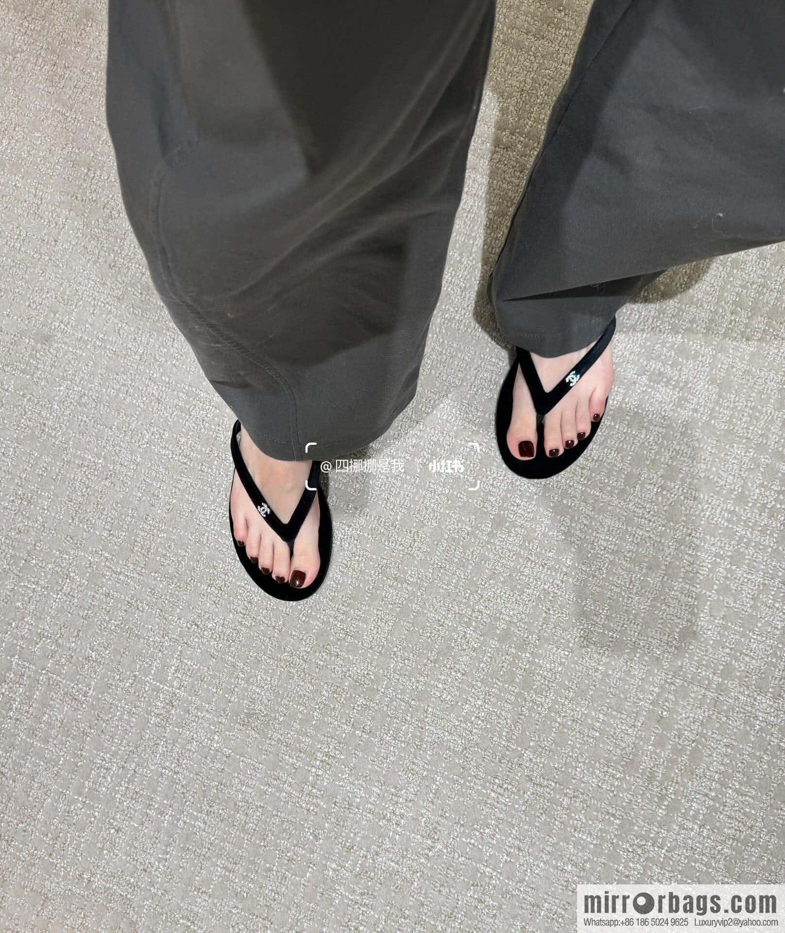 CHANEL Xiaoxiang spring and summer velvet, double C rhinestone buckle flip-flop slippers