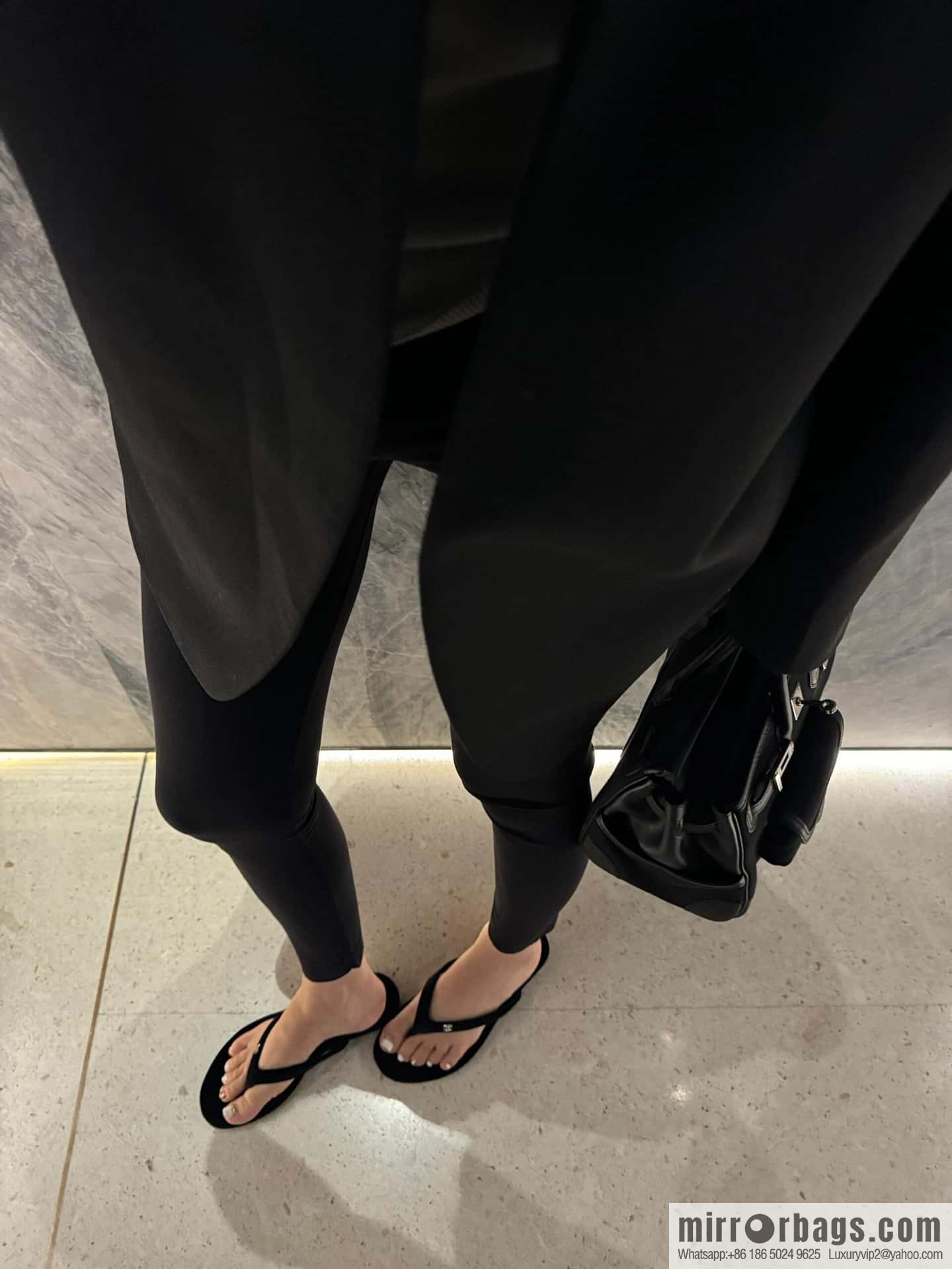 CHANEL Xiaoxiang spring and summer velvet, double C rhinestone buckle flip-flop slippers