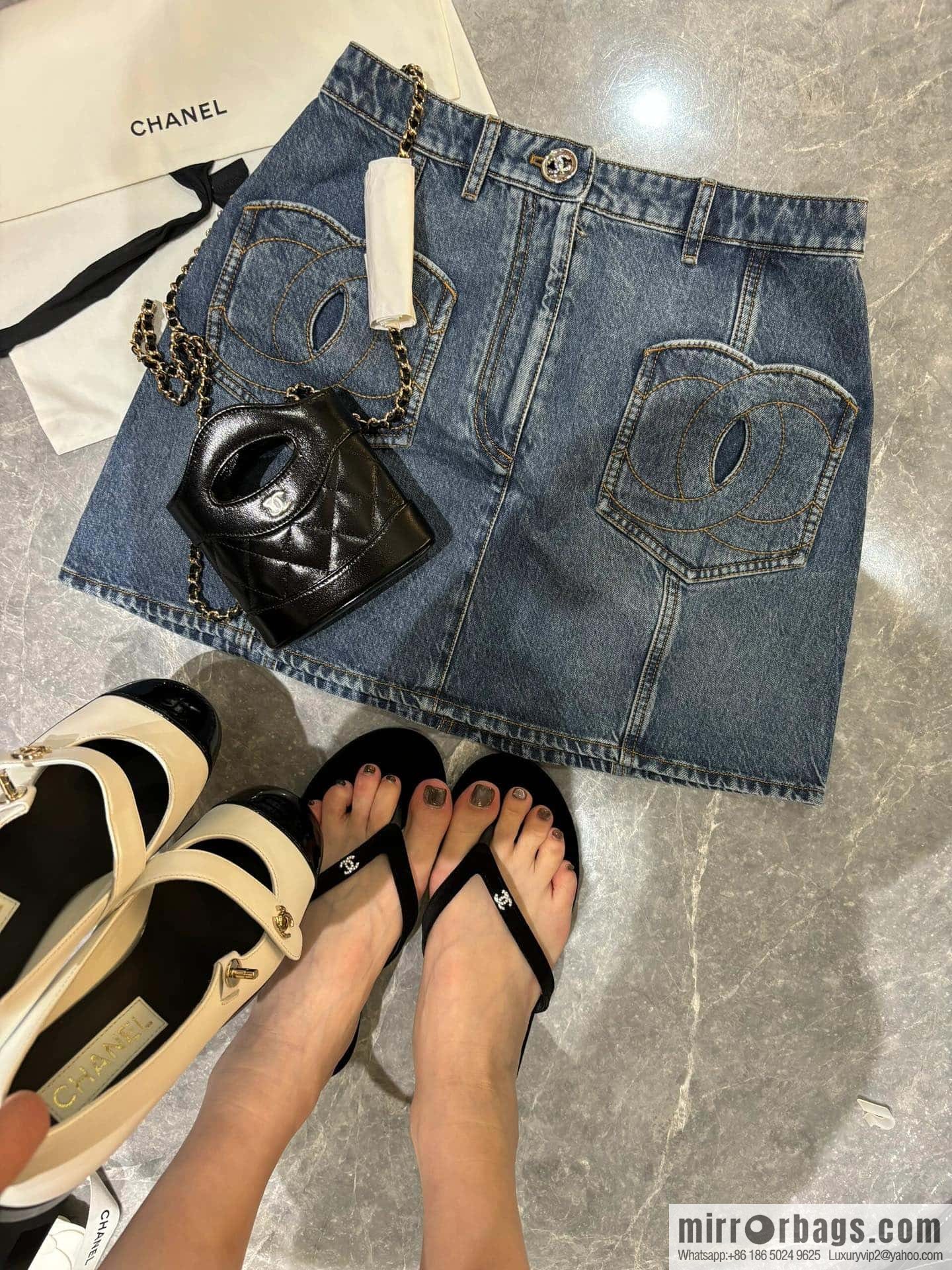 CHANEL Xiaoxiang spring and summer velvet, double C rhinestone buckle flip-flop slippers