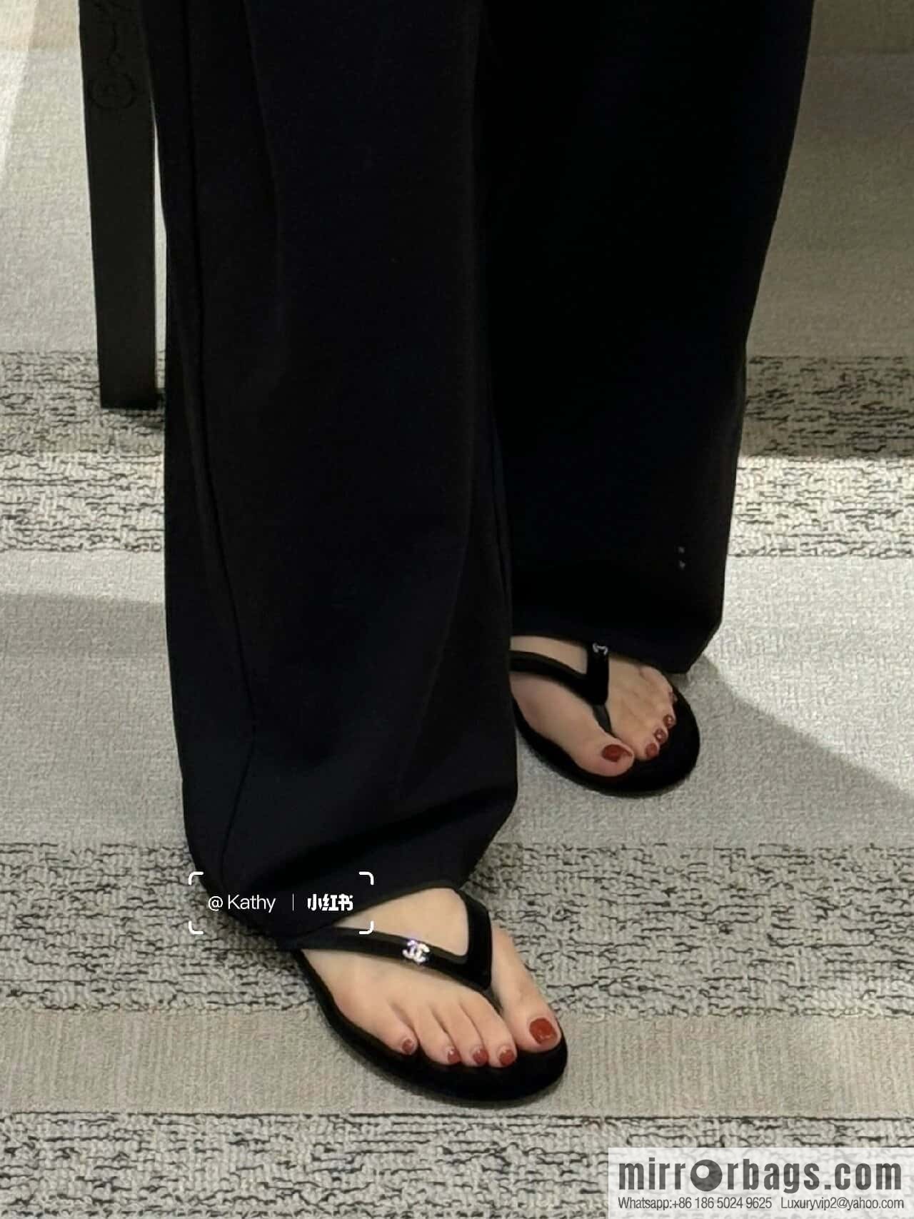 CHANEL Xiaoxiang spring and summer velvet, double C rhinestone buckle flip-flop slippers