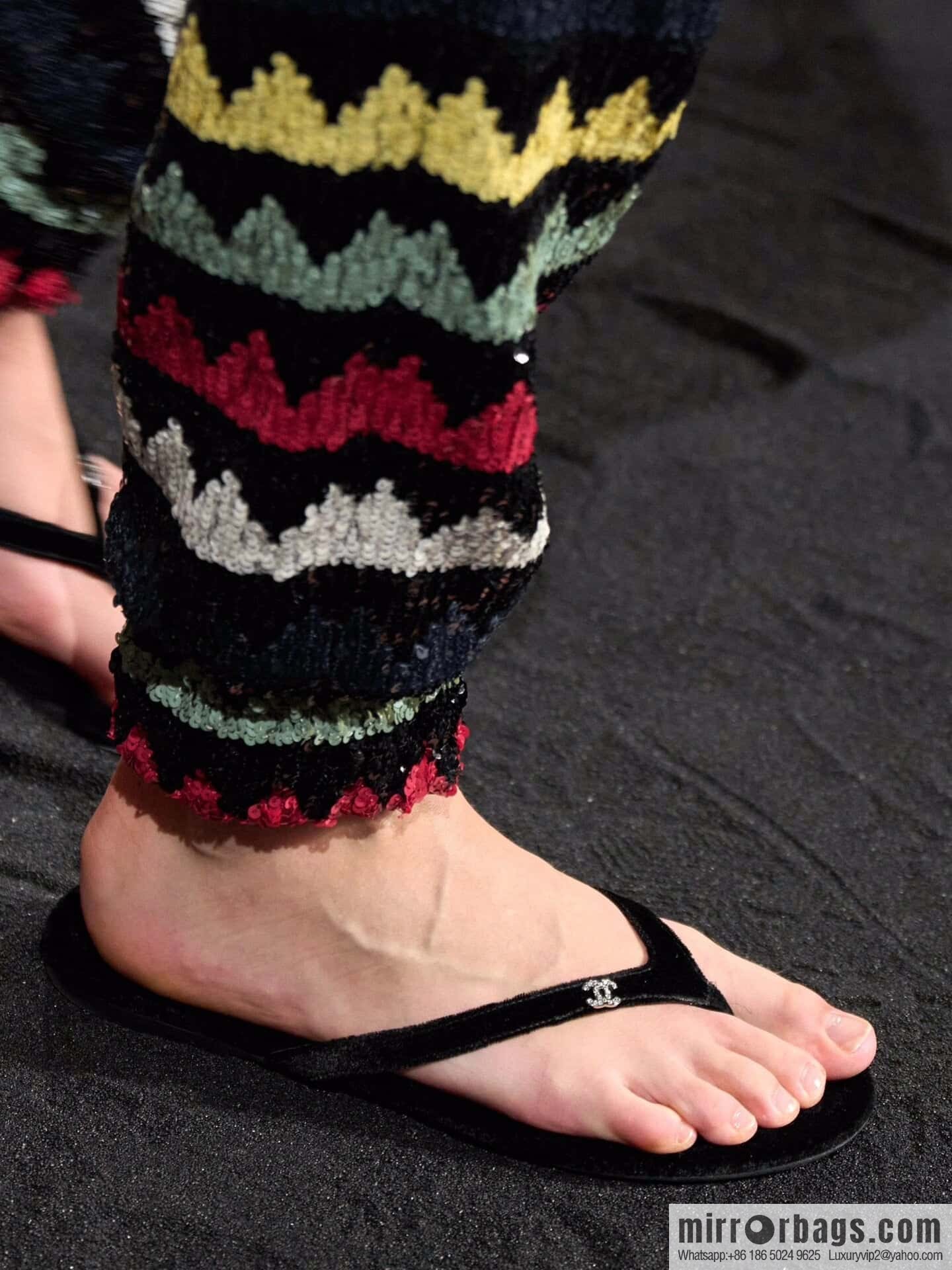 CHANEL Xiaoxiang spring and summer velvet, double C rhinestone buckle flip-flop slippers