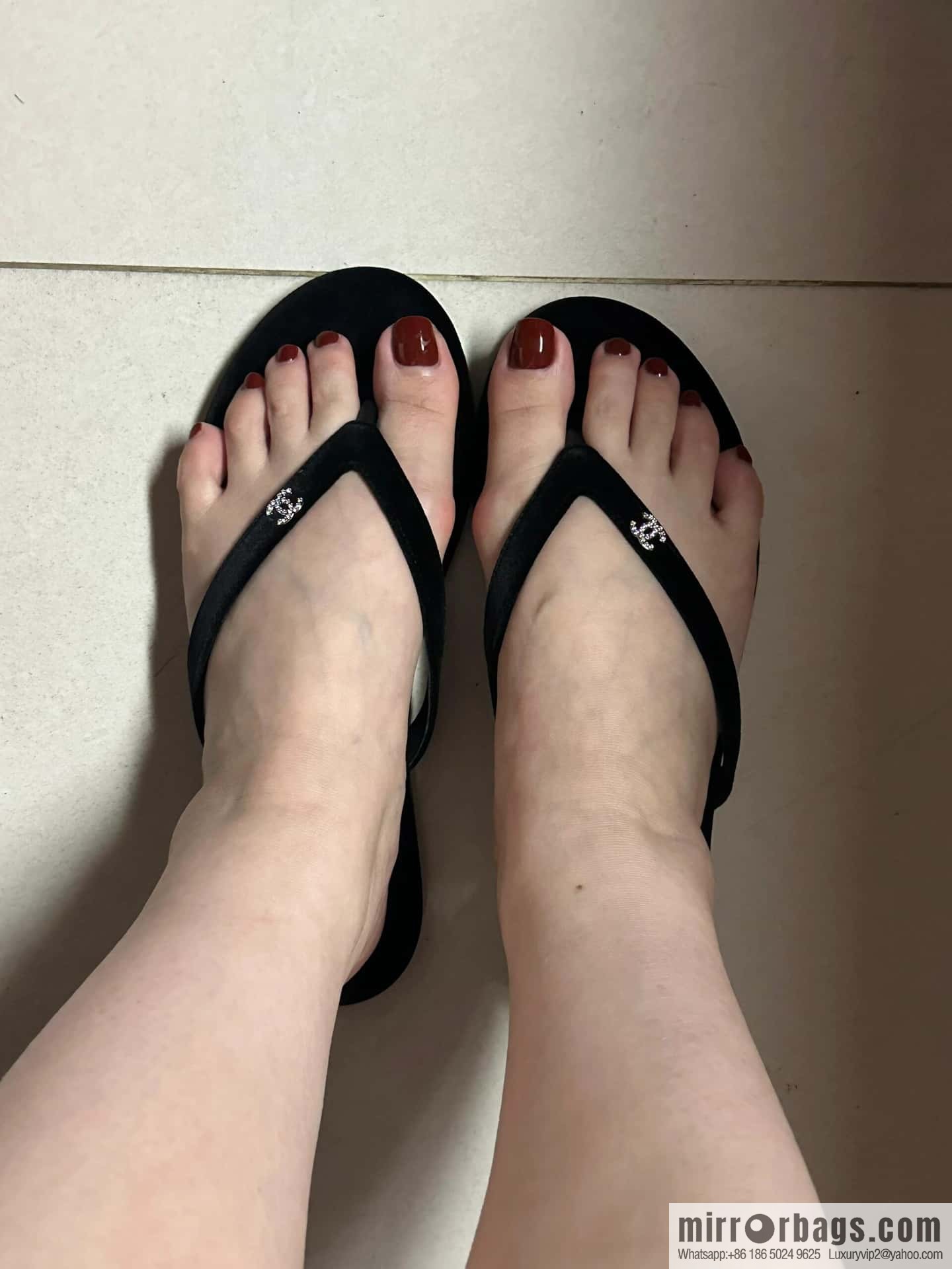CHANEL Xiaoxiang spring and summer velvet, double C rhinestone buckle flip-flop slippers