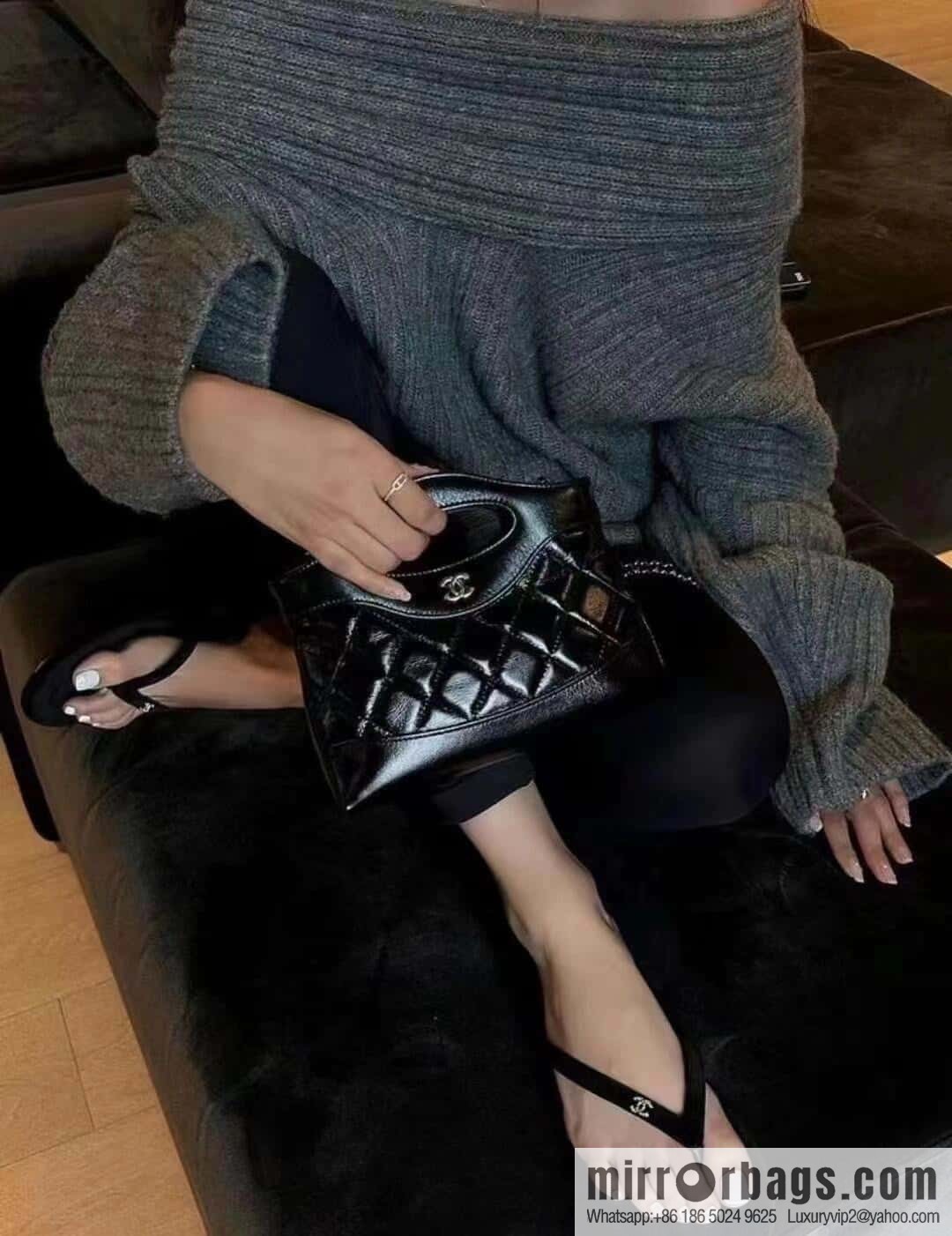 CHANEL Xiaoxiang spring and summer velvet, double C rhinestone buckle flip-flop slippers