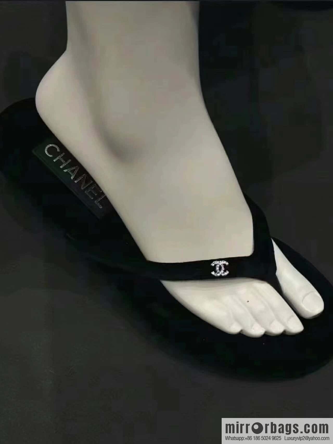 CHANEL Xiaoxiang spring and summer velvet, double C rhinestone buckle flip-flop slippers