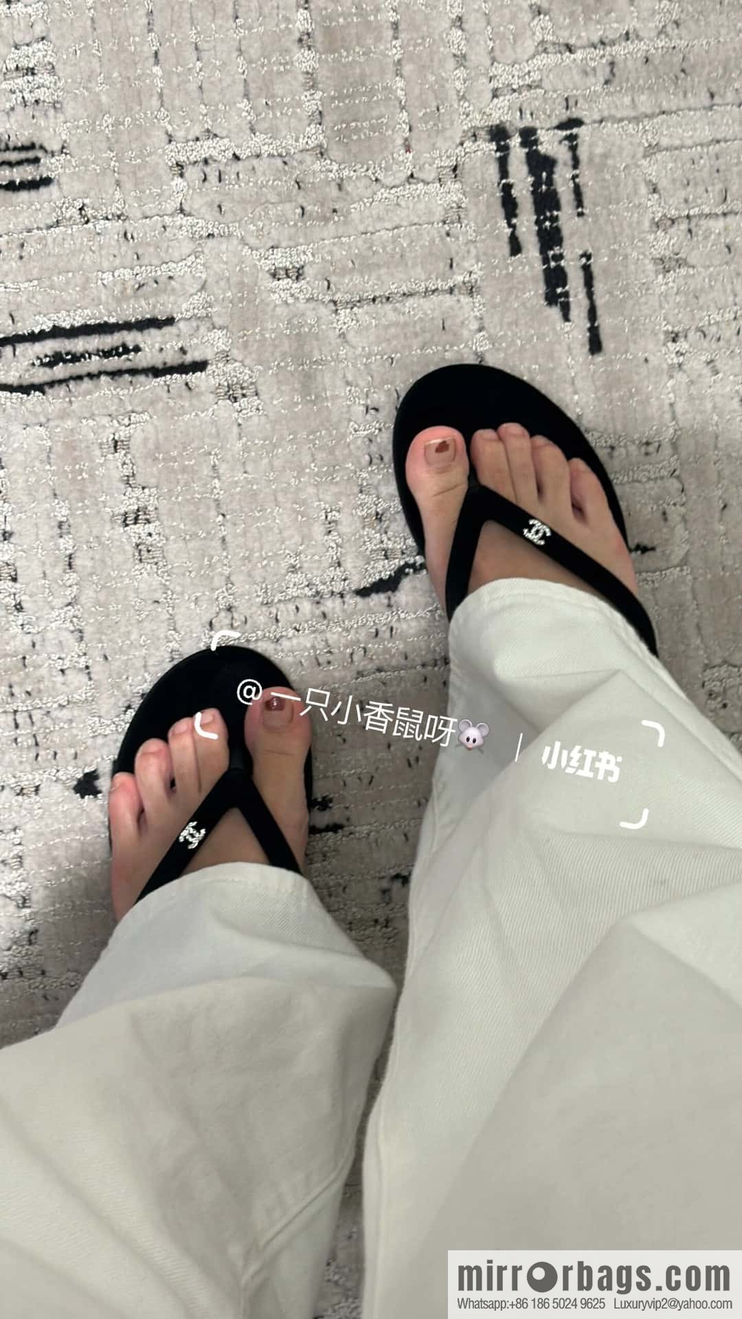 CHANEL Xiaoxiang spring and summer velvet, double C rhinestone buckle flip-flop slippers