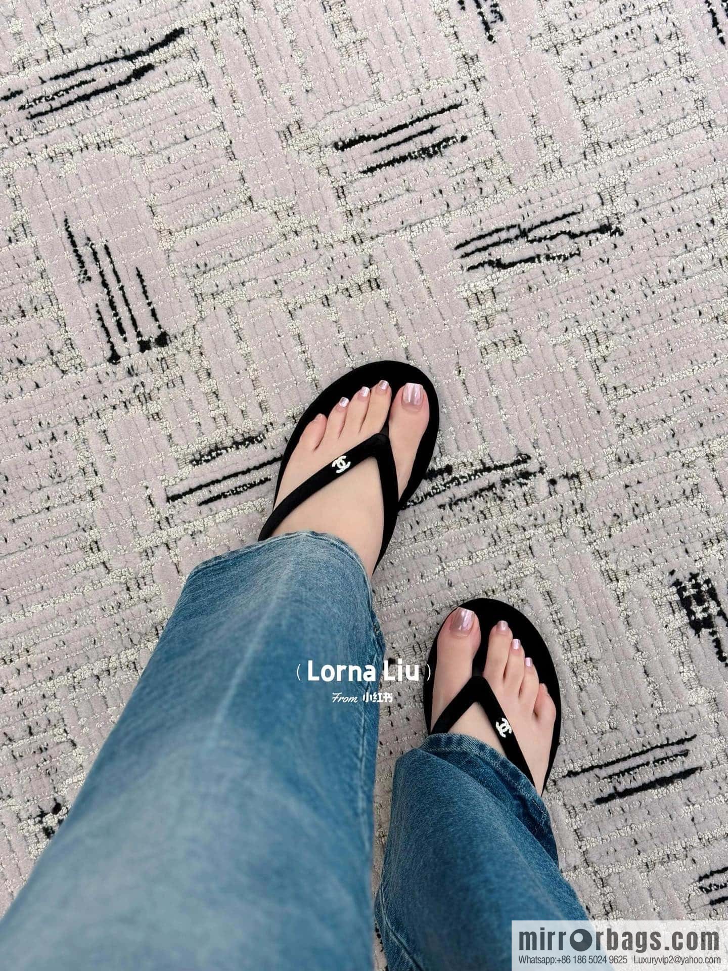 CHANEL Xiaoxiang spring and summer velvet, double C rhinestone buckle flip-flop slippers
