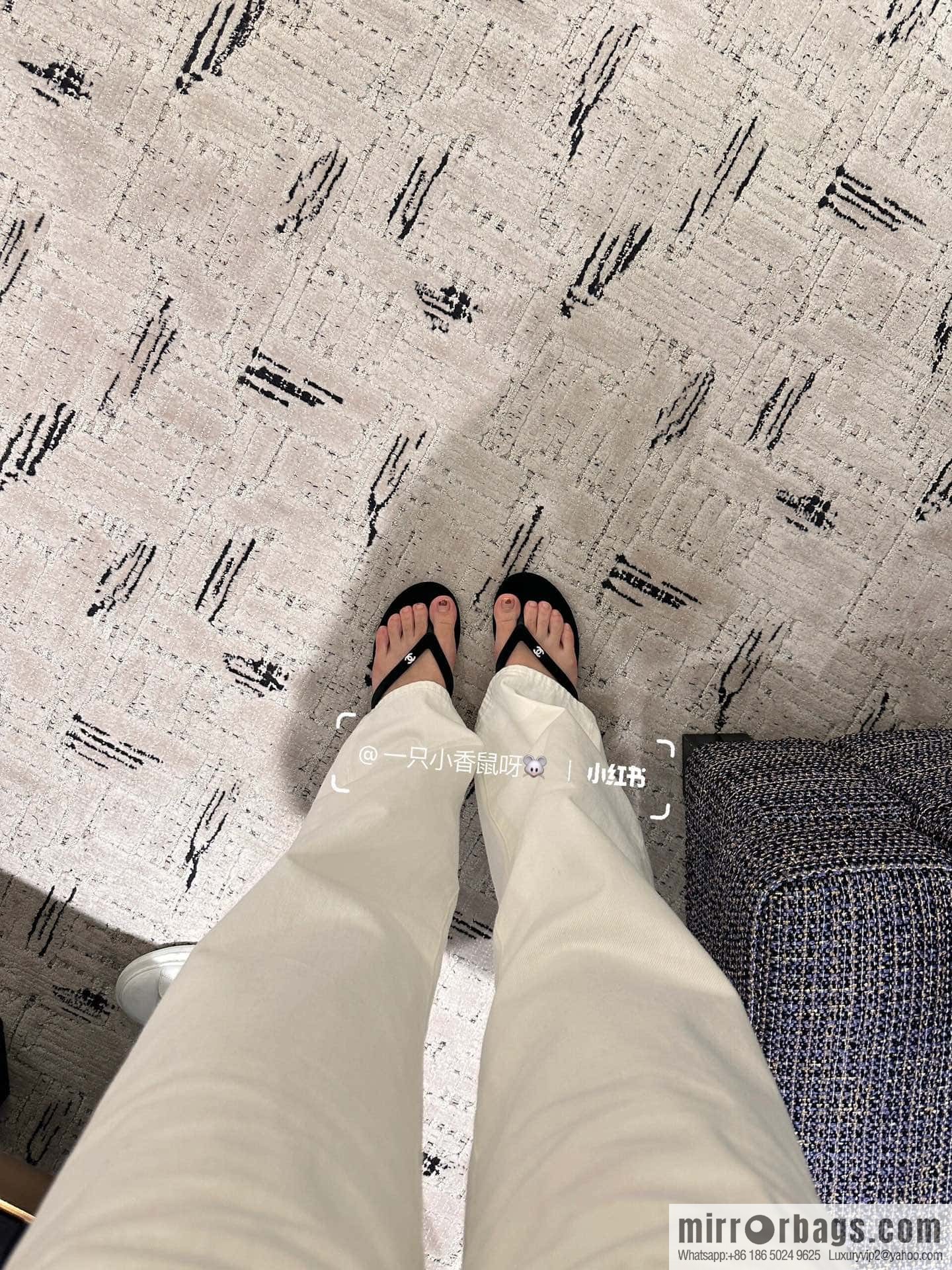 CHANEL Xiaoxiang spring and summer velvet, double C rhinestone buckle flip-flop slippers
