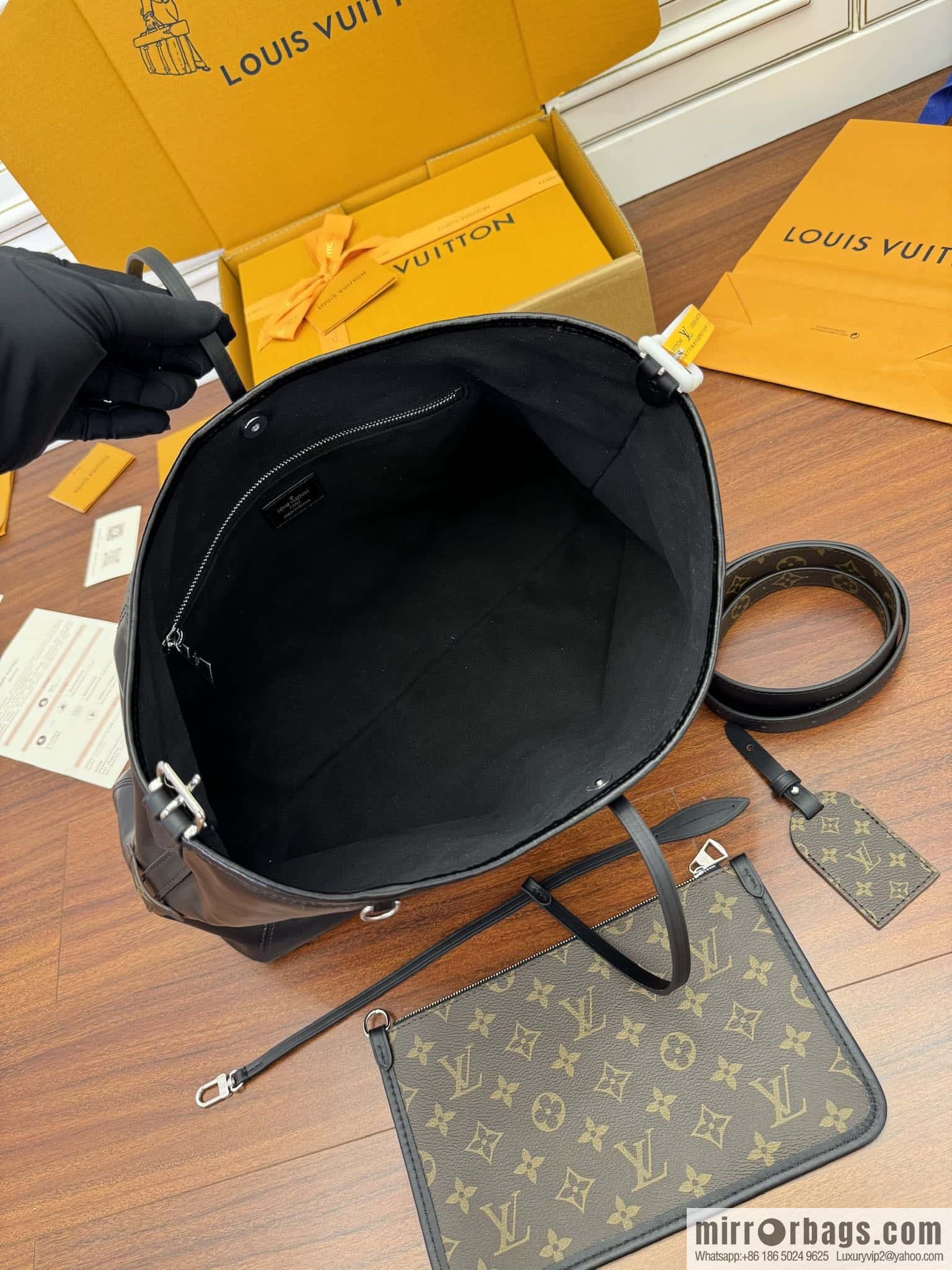 LV M25143 New CARRYALL DARK medium handbag of the season