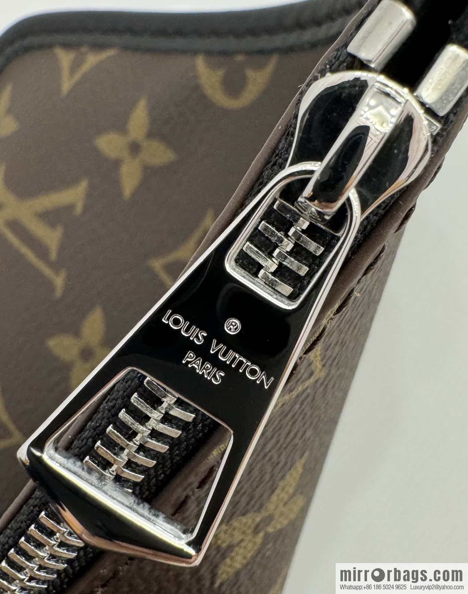 LV M25143 New CARRYALL DARK medium handbag of the season