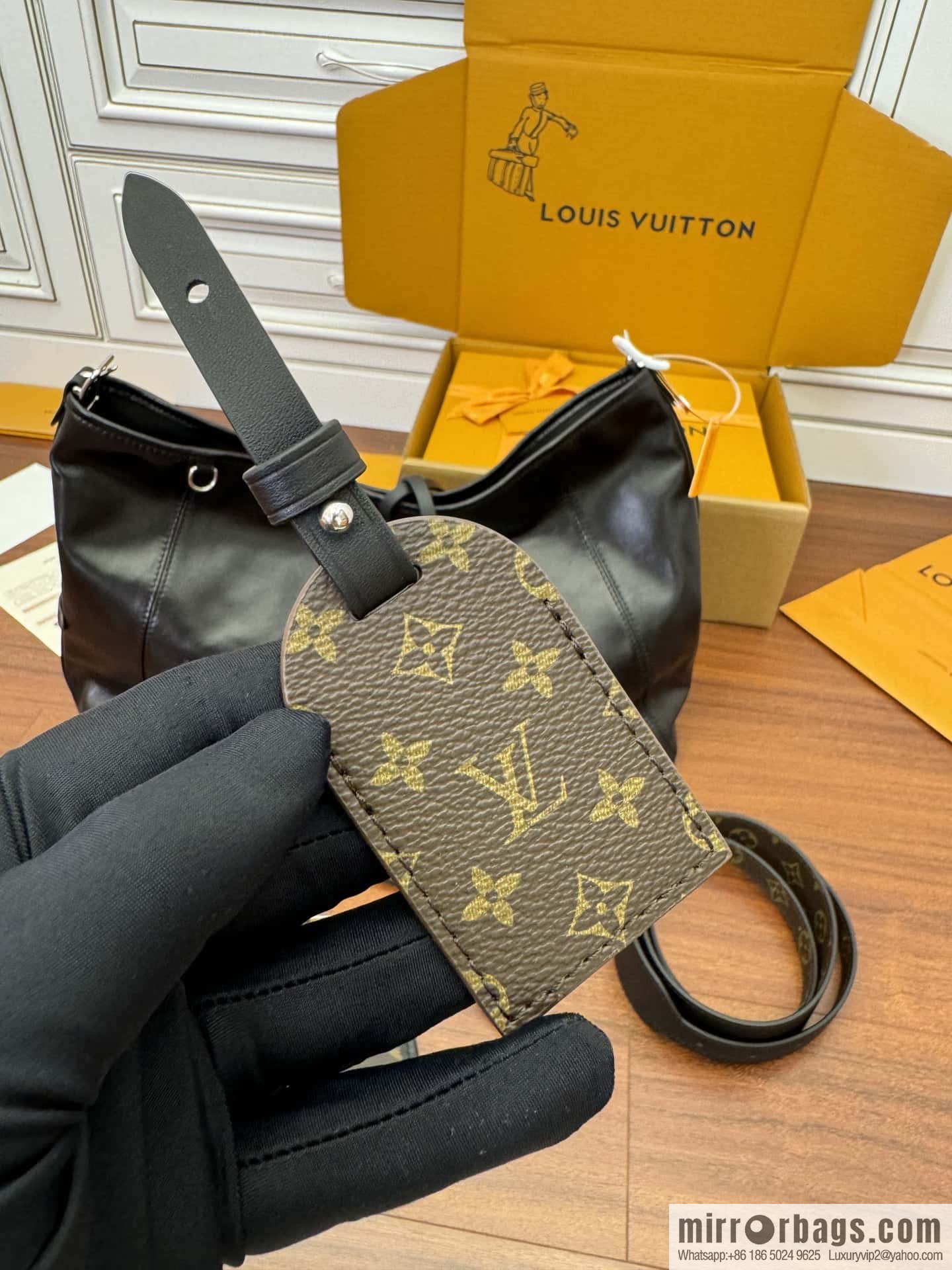 LV M25143 New CARRYALL DARK medium handbag of the season