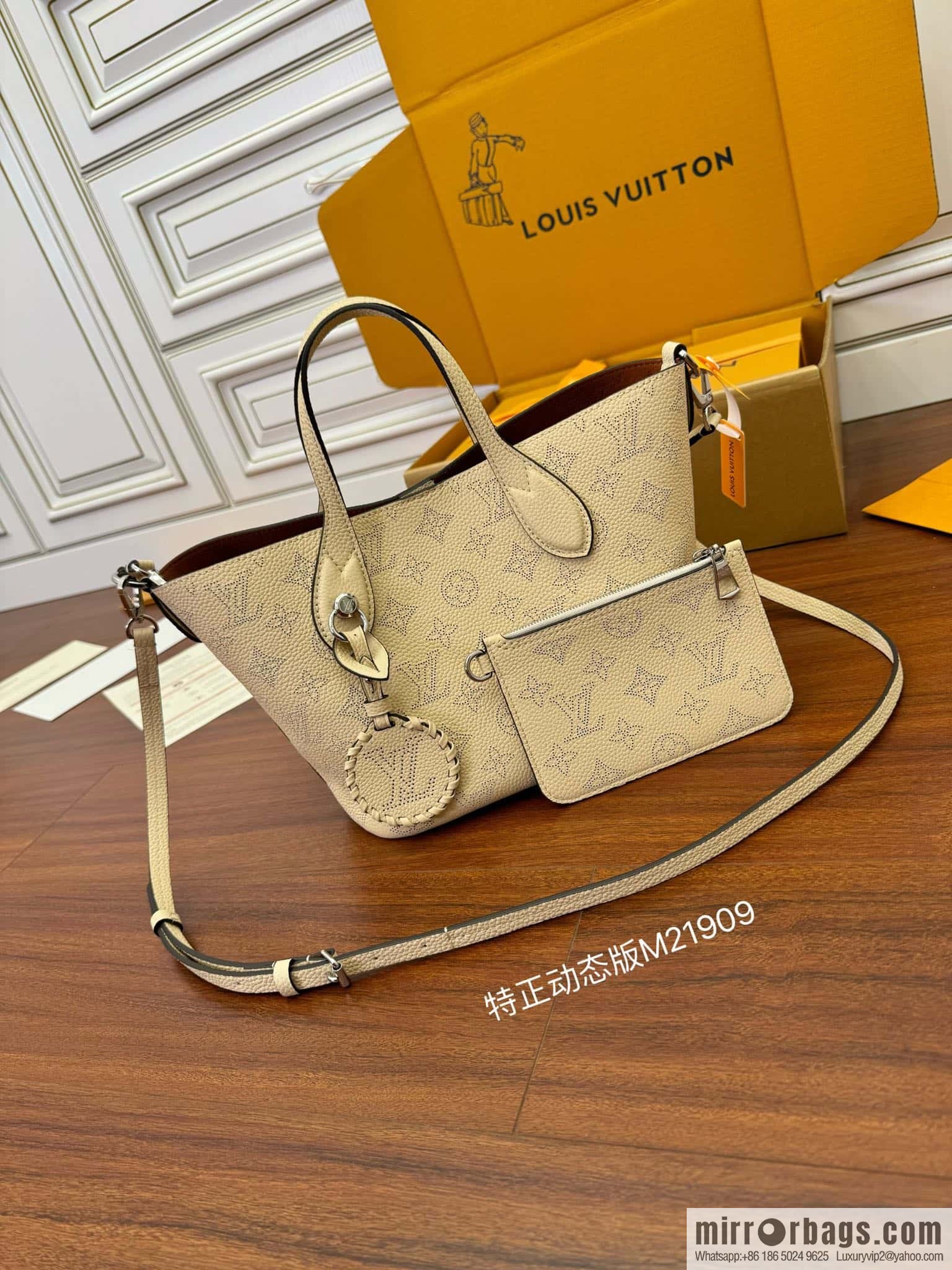 LV M21909 BLOSSOM Small handbag