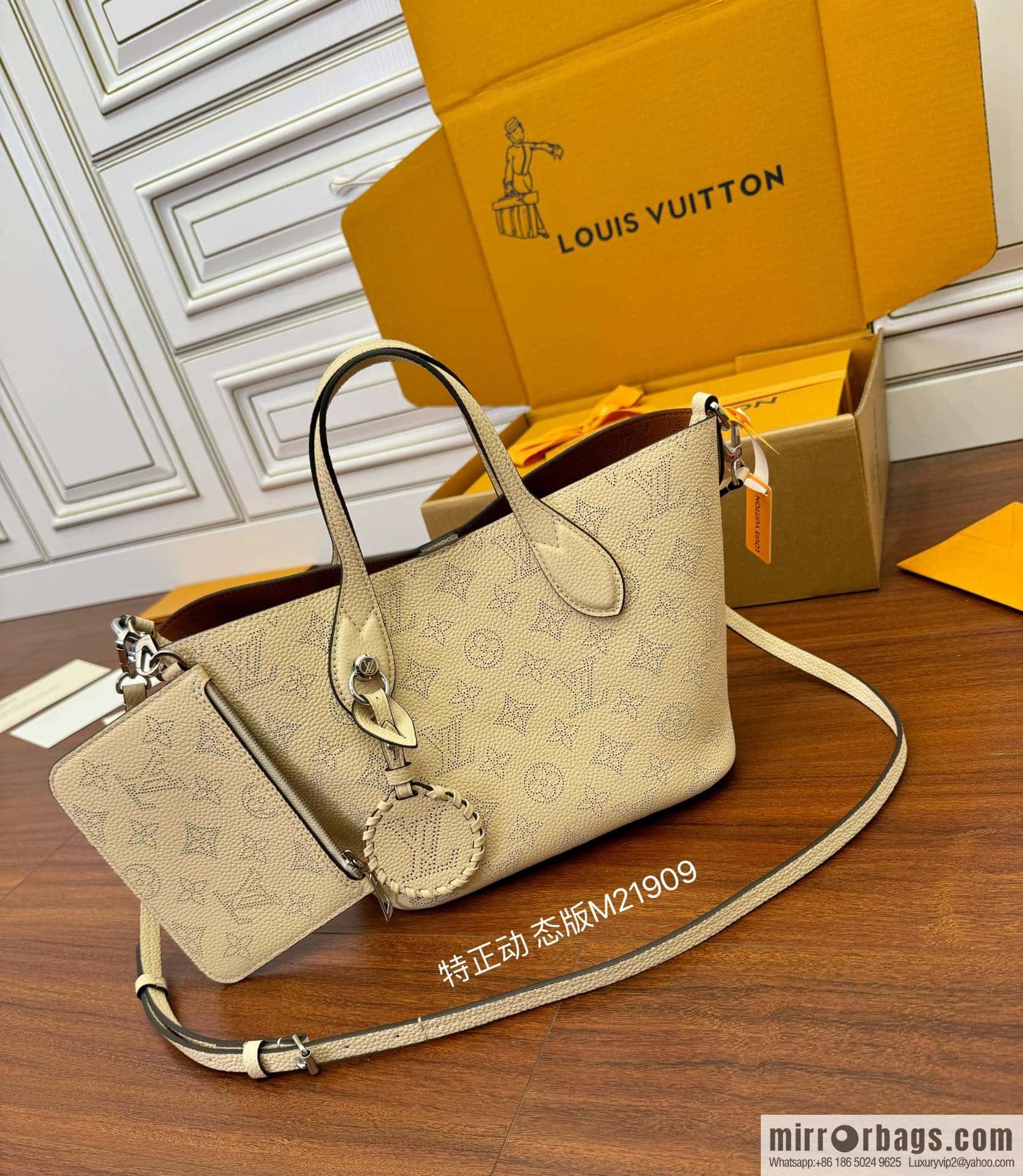 LV M21909 BLOSSOM Small handbag