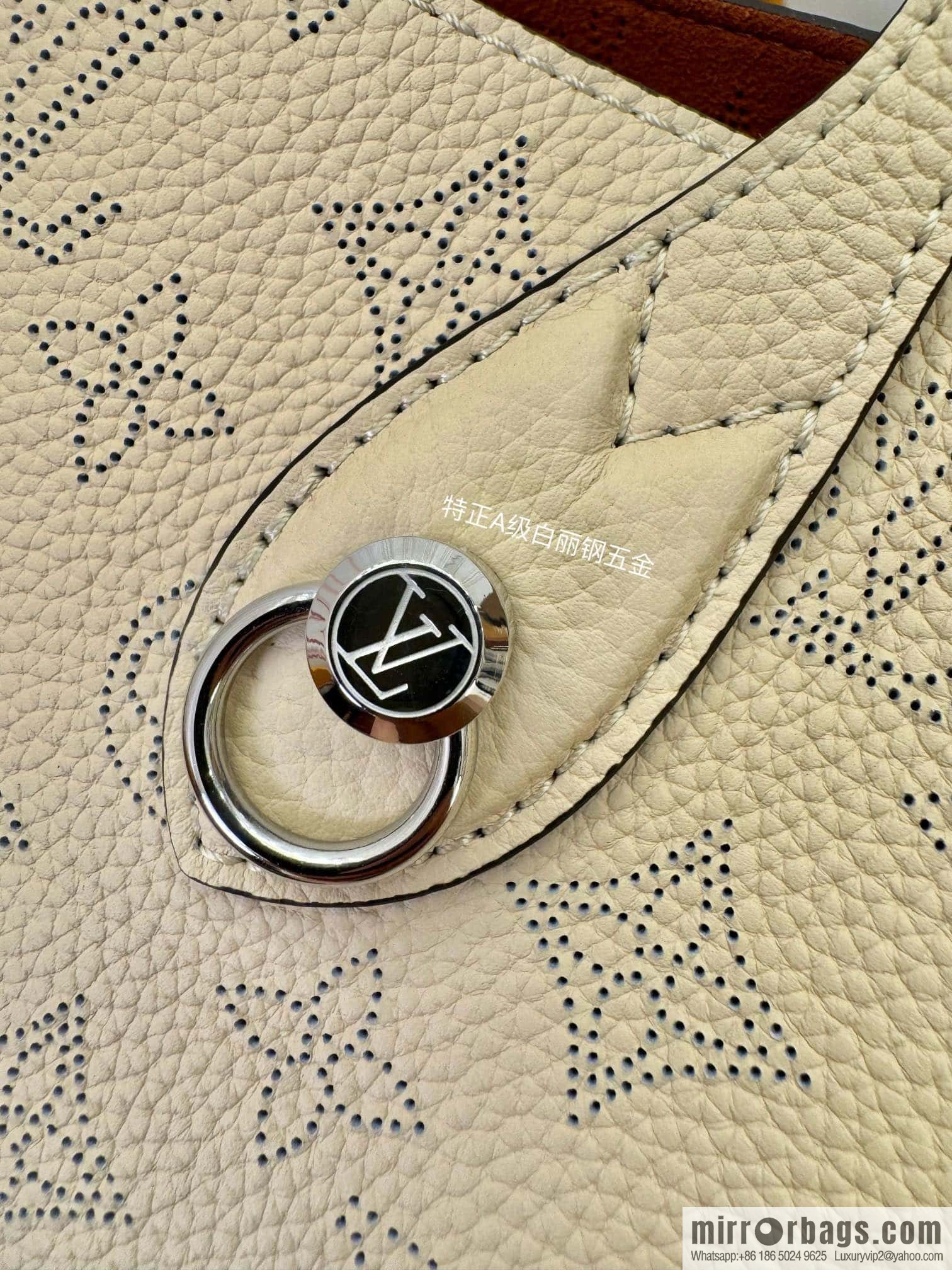 LV M21909 BLOSSOM Small handbag