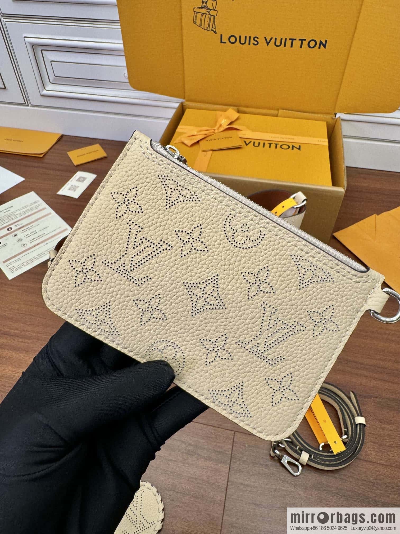 LV M21909 BLOSSOM Small handbag