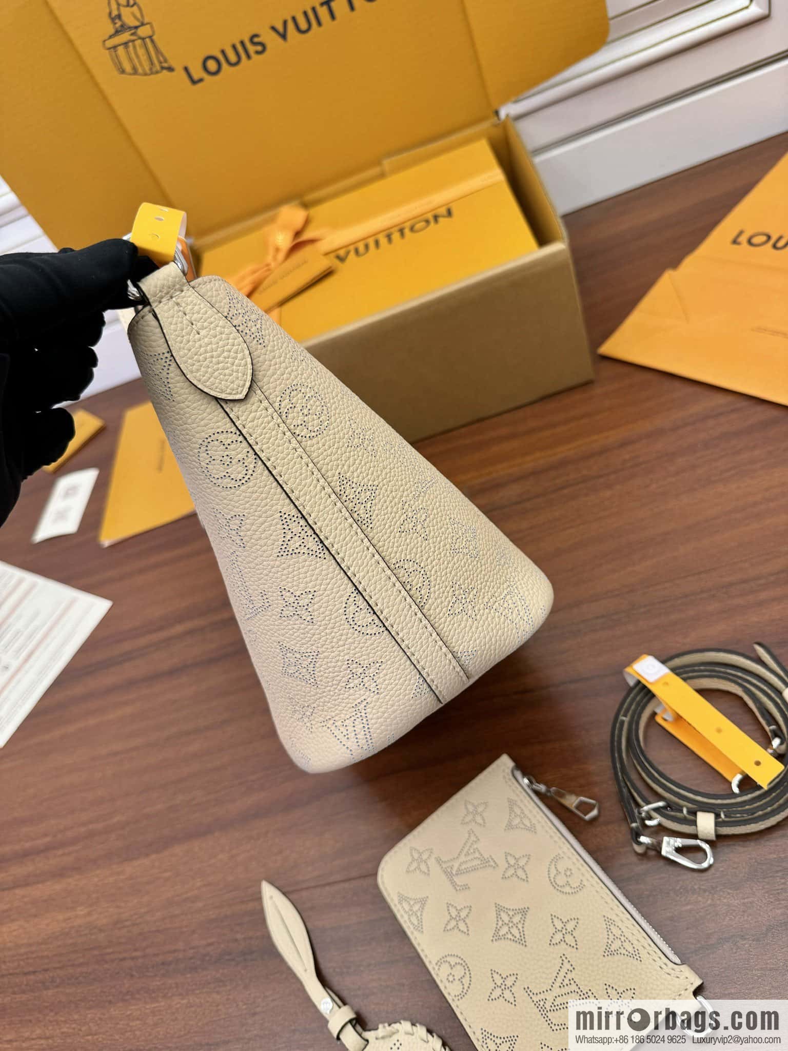 LV M21909 BLOSSOM Small handbag
