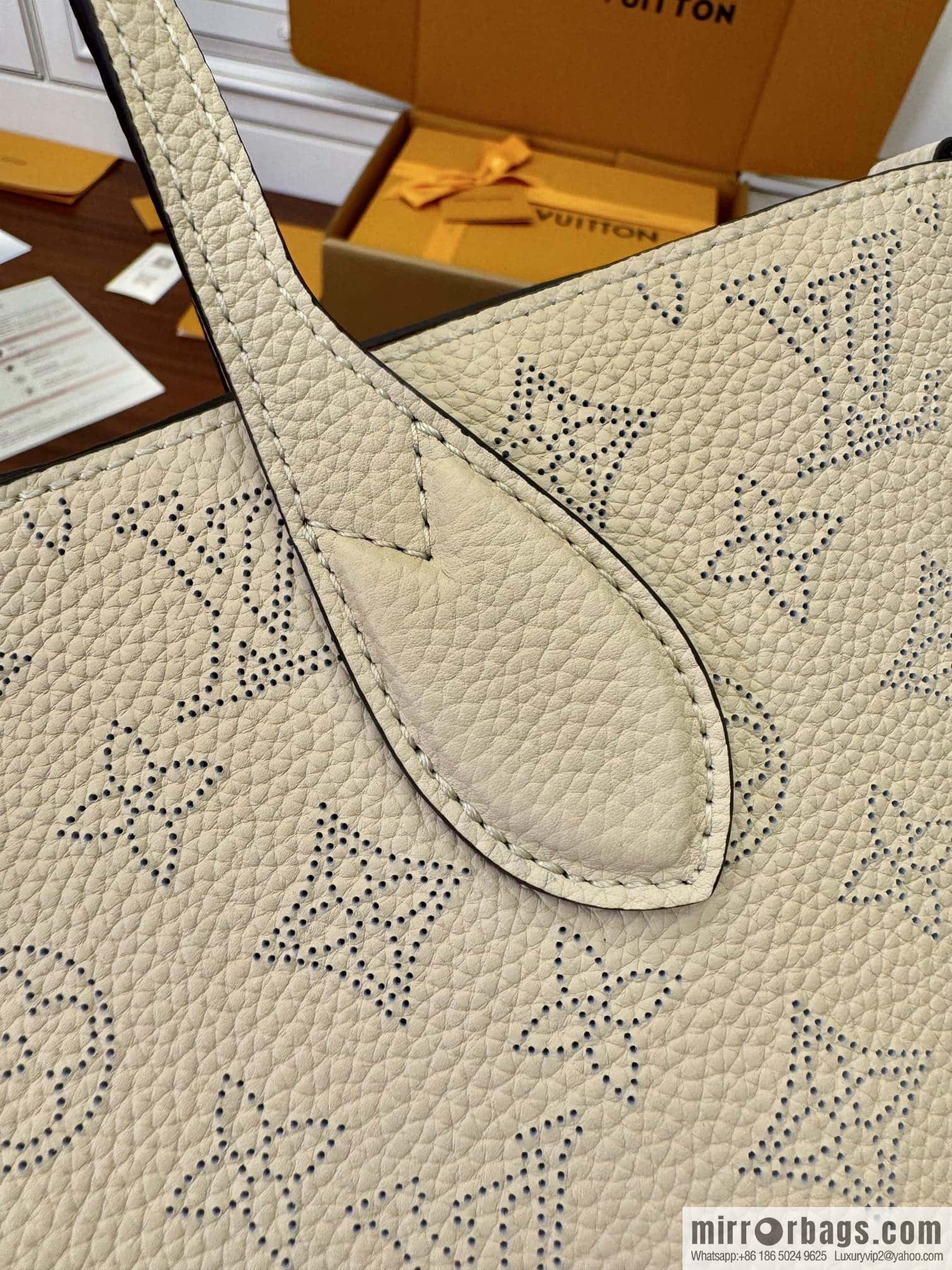 LV M21909 BLOSSOM Small handbag