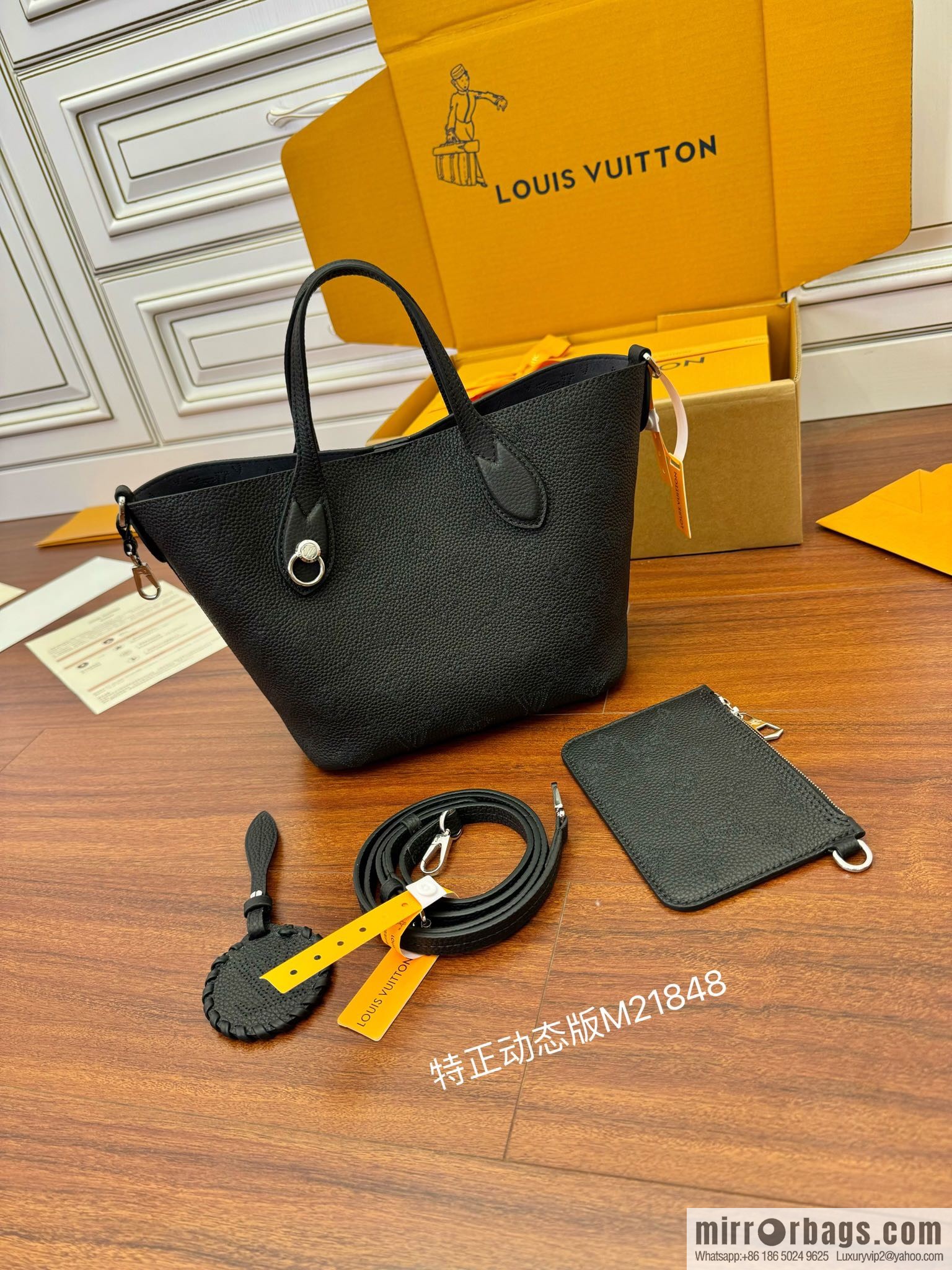 LV M21848 BLOSSOM Small handbag
