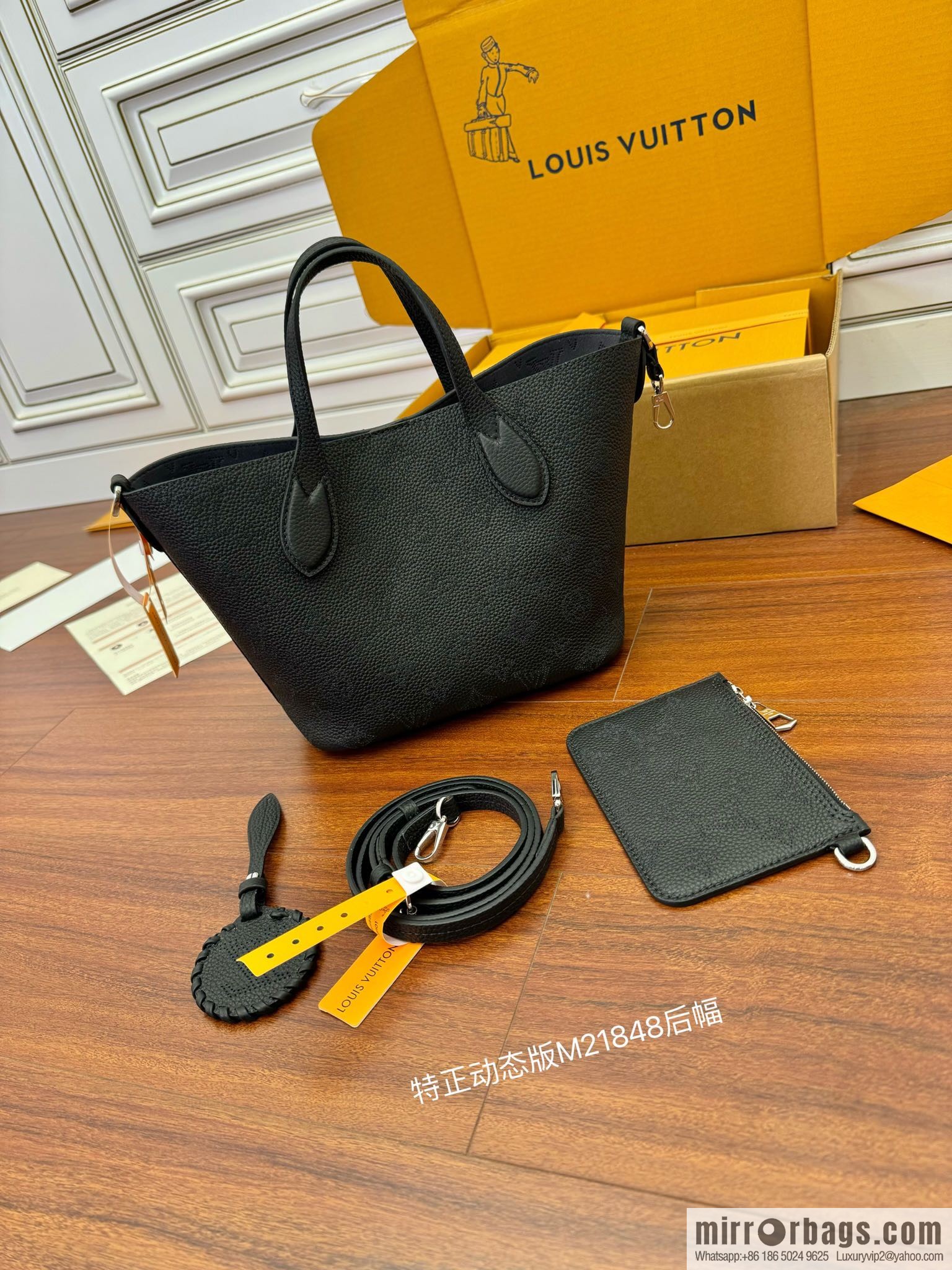 LV M21848 BLOSSOM Small handbag