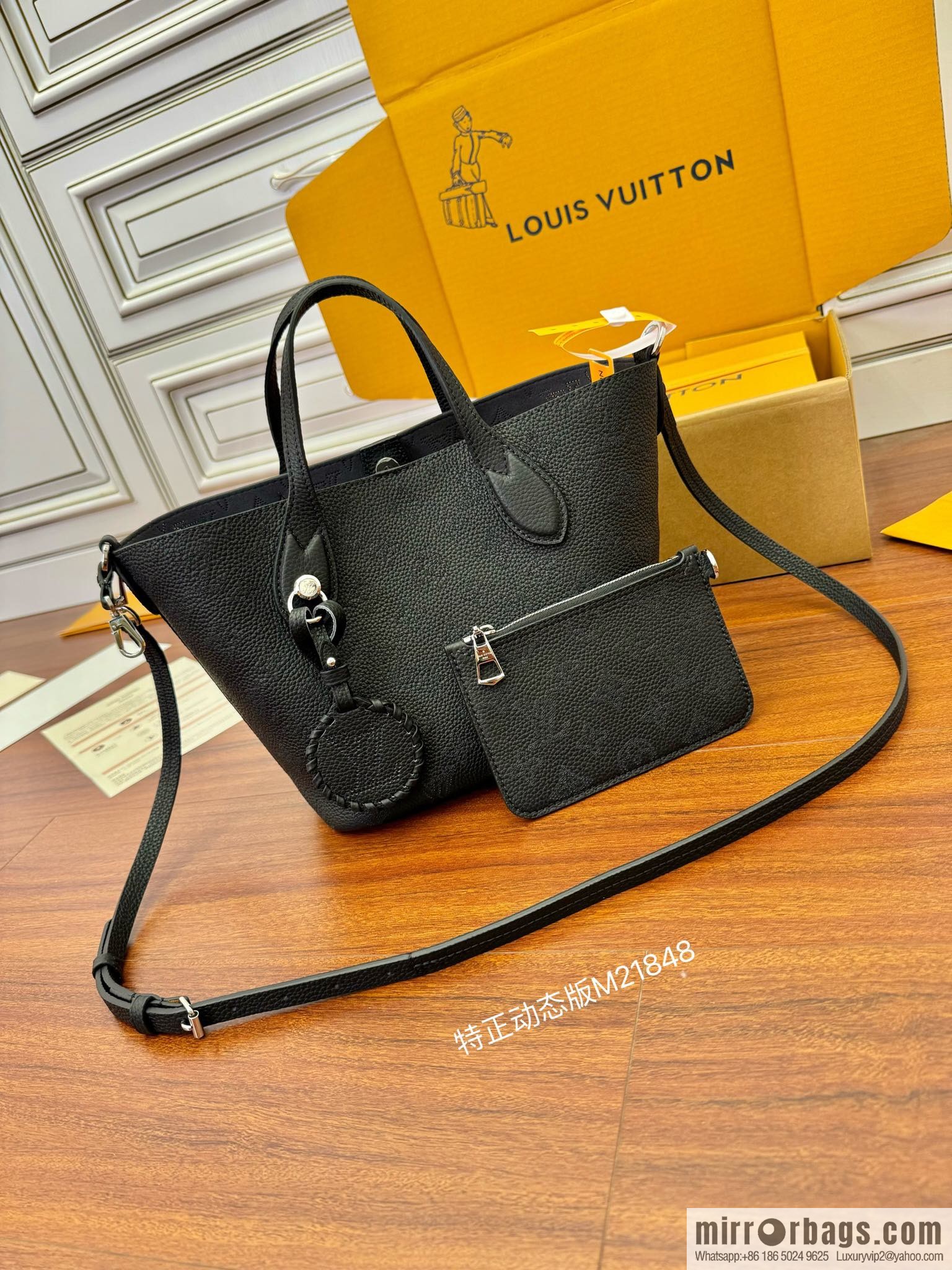 LV M21848 BLOSSOM Small handbag