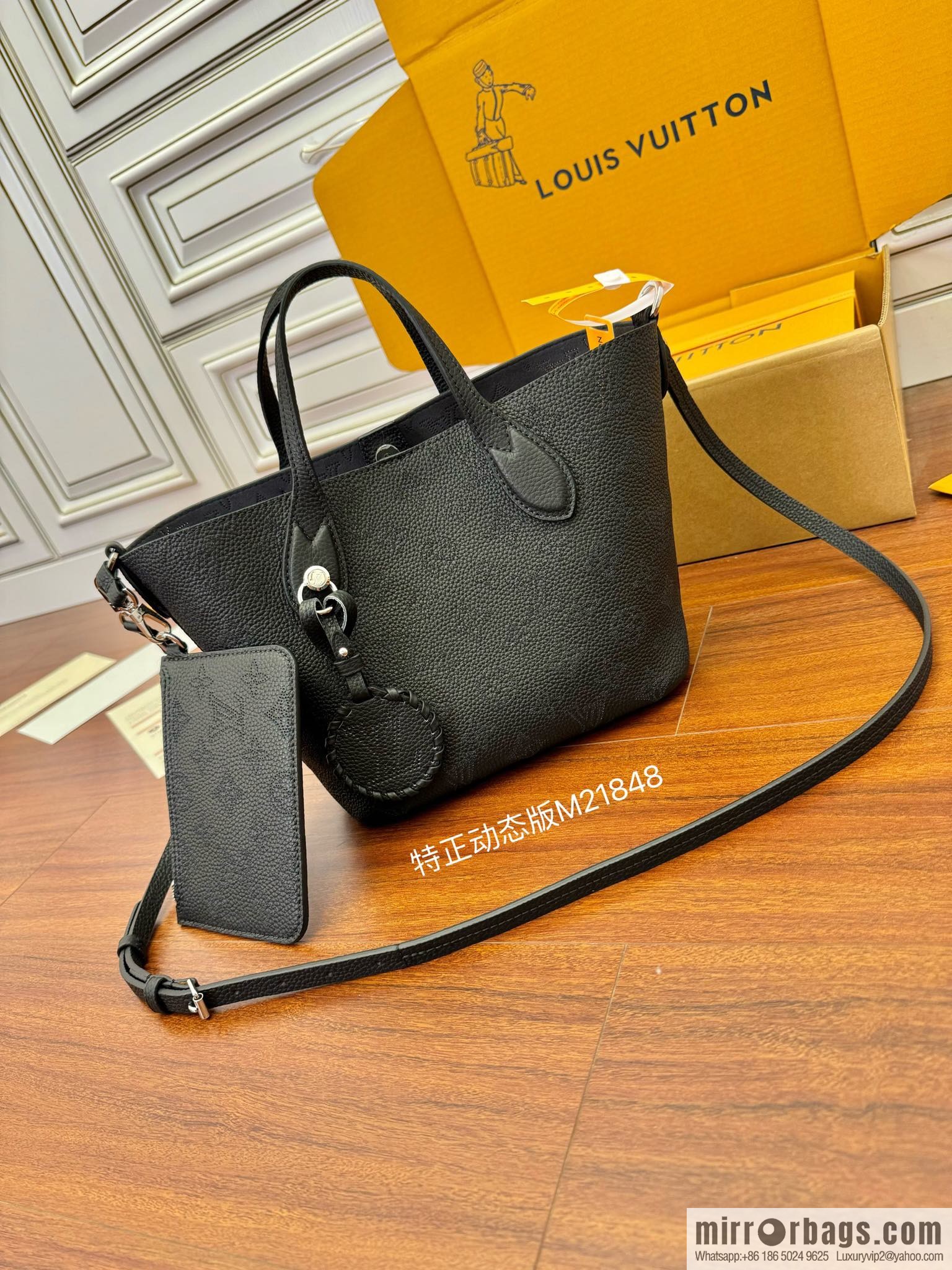 LV M21848 BLOSSOM Small handbag
