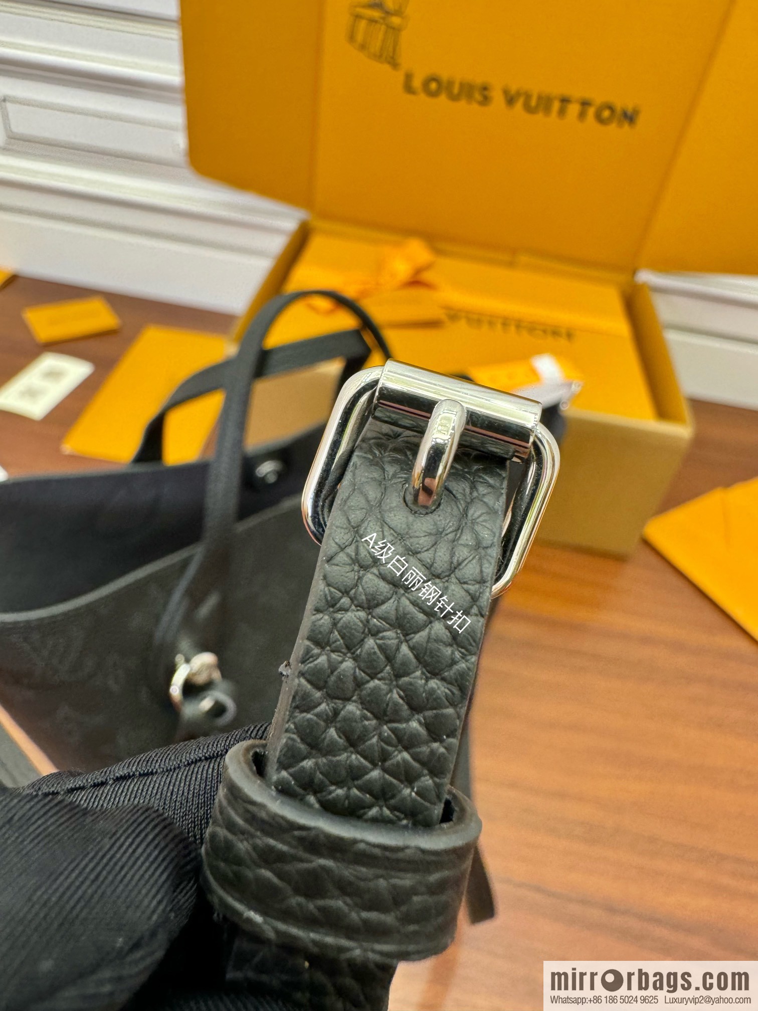 LV M21848 BLOSSOM Small handbag