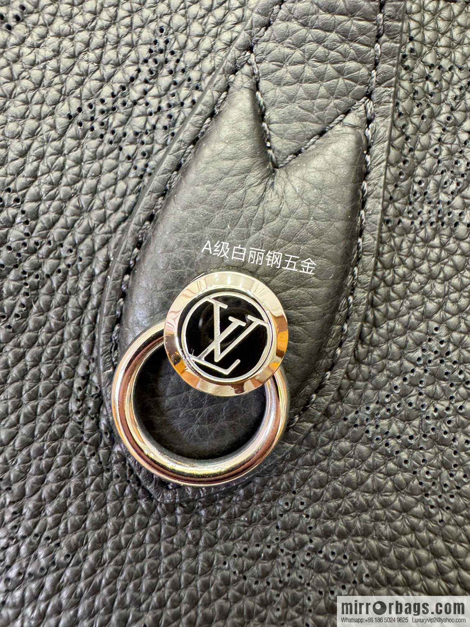LV M21848 BLOSSOM Small handbag