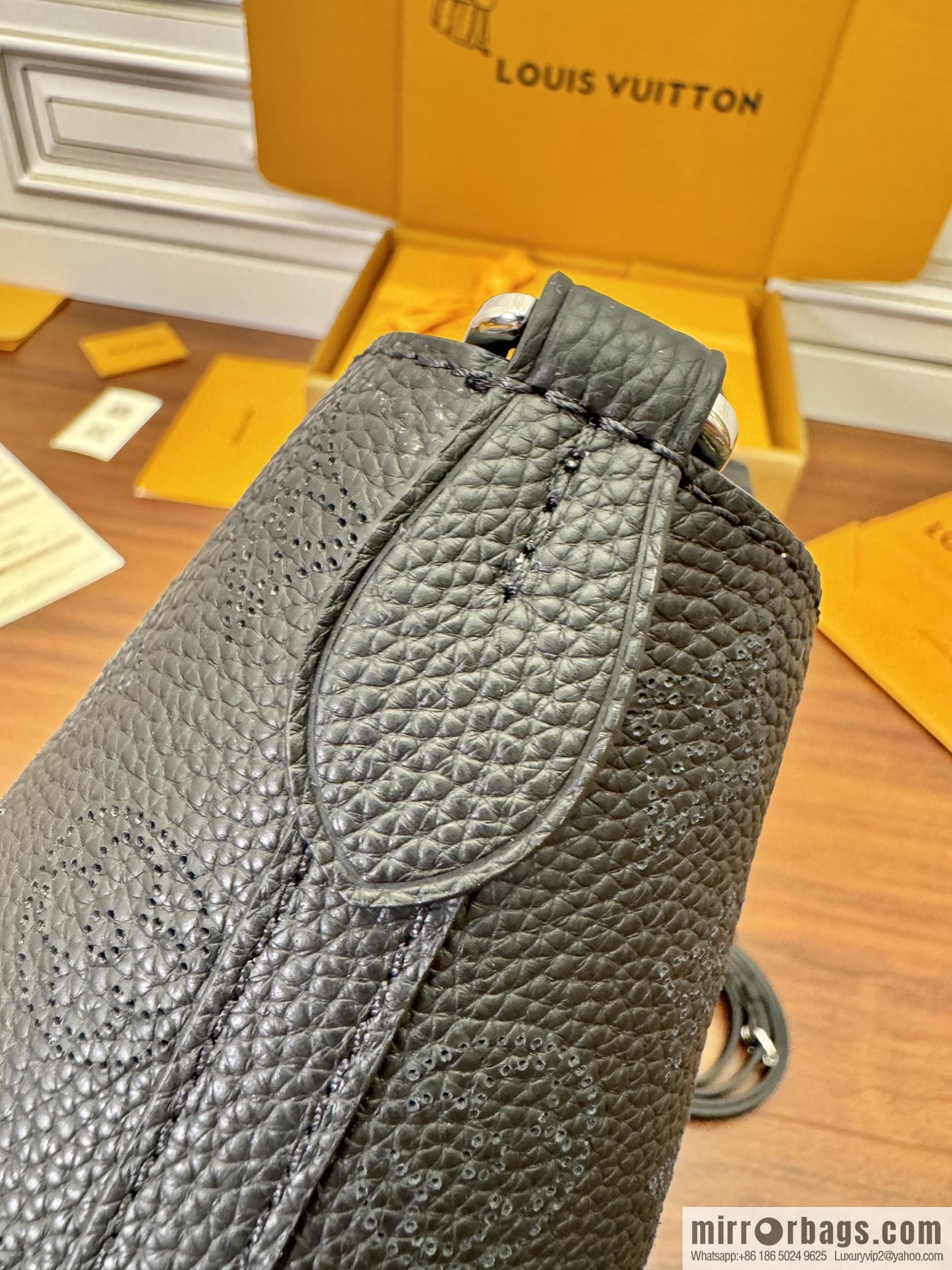 LV M21848 BLOSSOM Small handbag