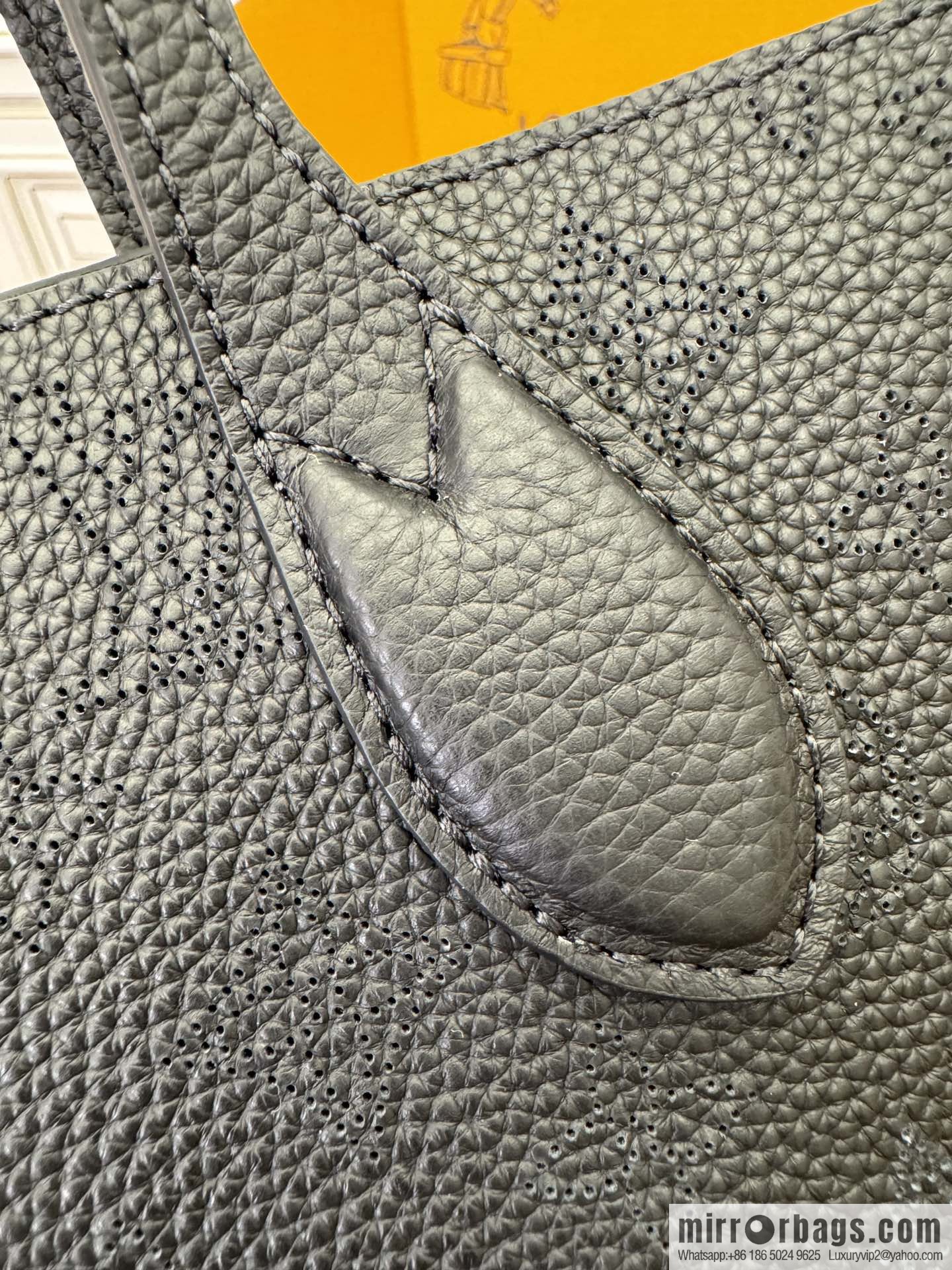 LV M21848 BLOSSOM Small handbag
