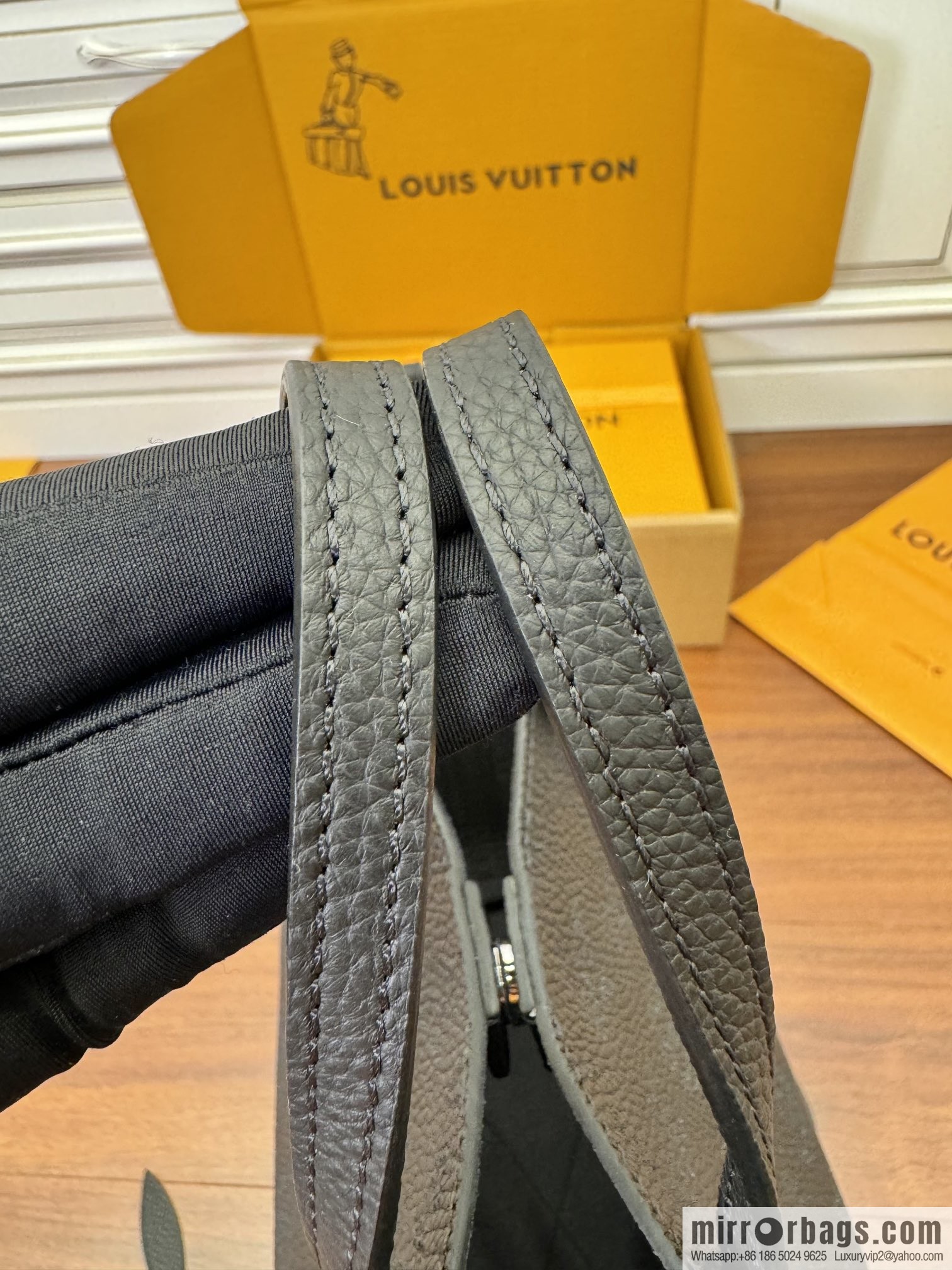 LV M21848 BLOSSOM Small handbag