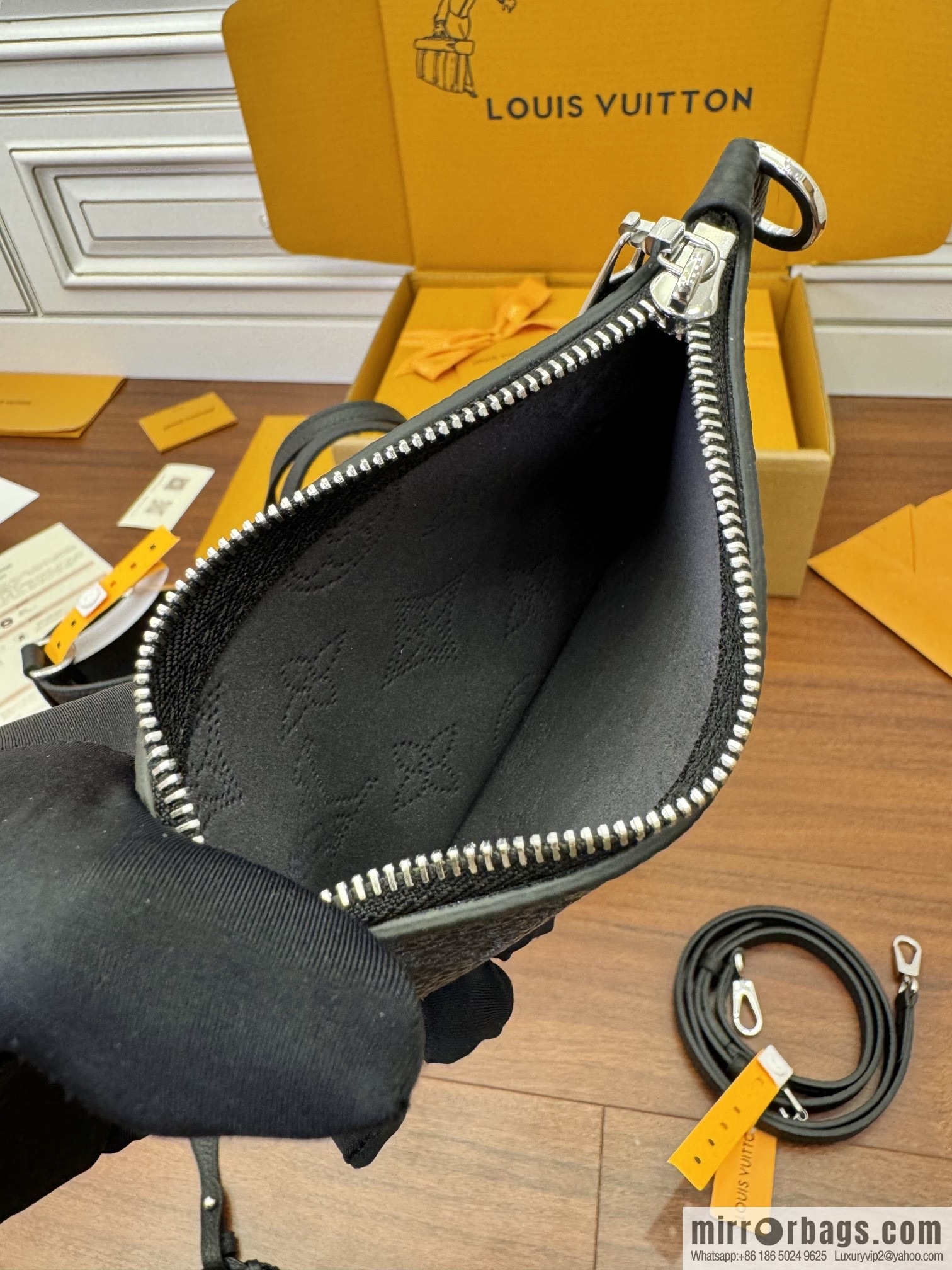 LV M21848 BLOSSOM Small handbag