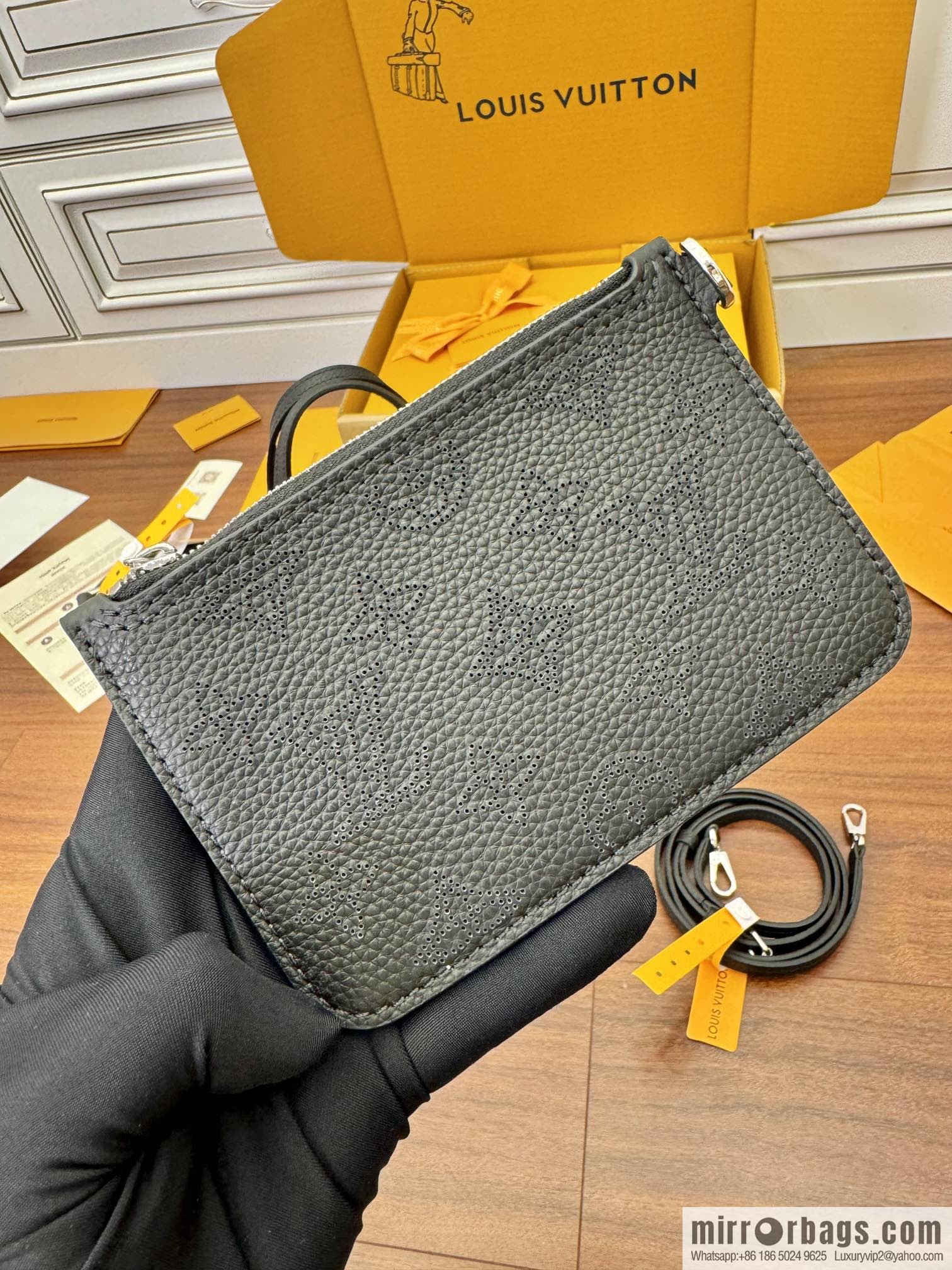 LV M21848 BLOSSOM Small handbag