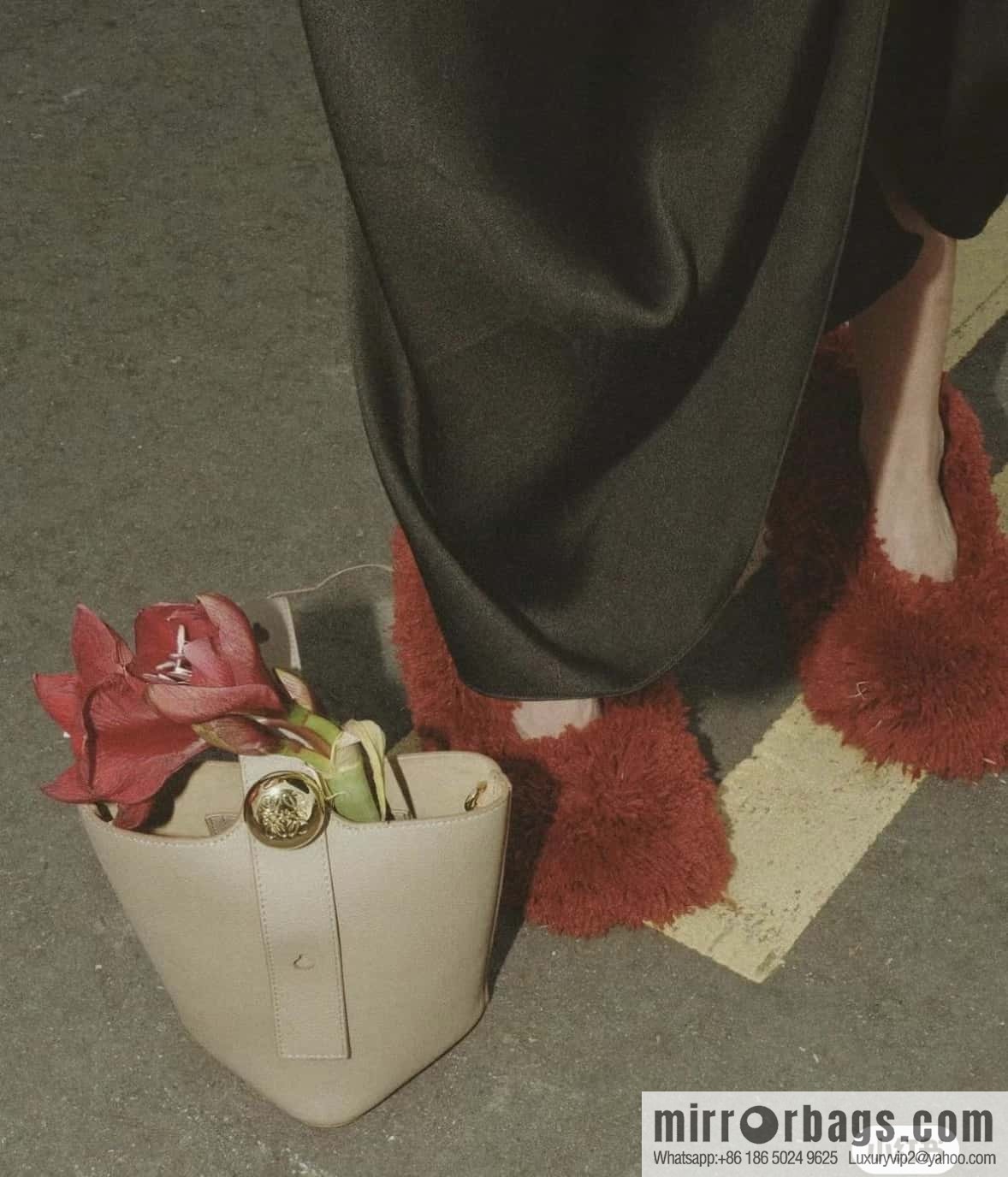 LOEWE latest 𝑷𝒆𝒃𝒃𝒍𝒆 bucket bag 0705 sand color
